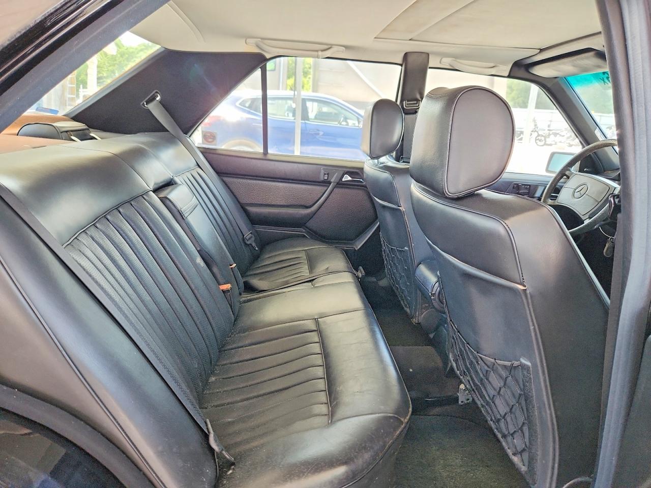 1987 Mercedes-benz 300 E Black vin: WDBEA30DXHA402295