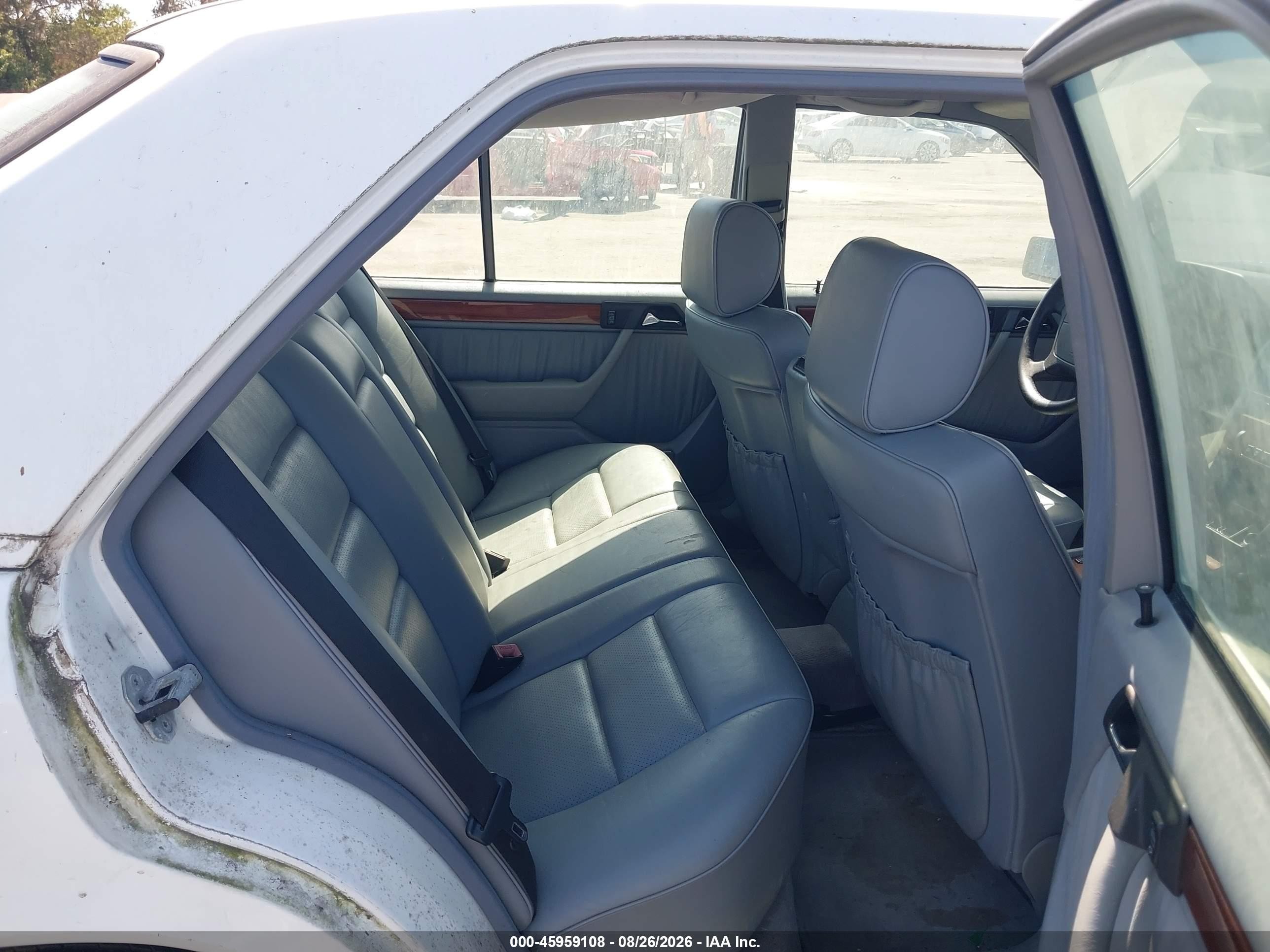 1995 Mercedes-benz E 320 Base/320 Special White vin: WDBEA32E0SC258788