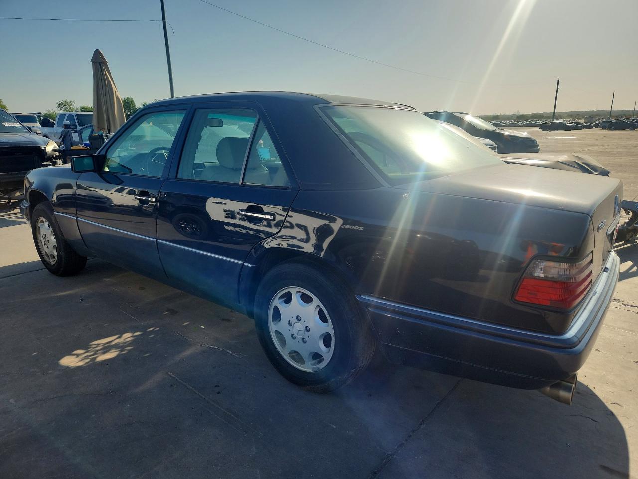 1994 Mercedes-benz E 320 Blue vin: WDBEA32E1RC133440