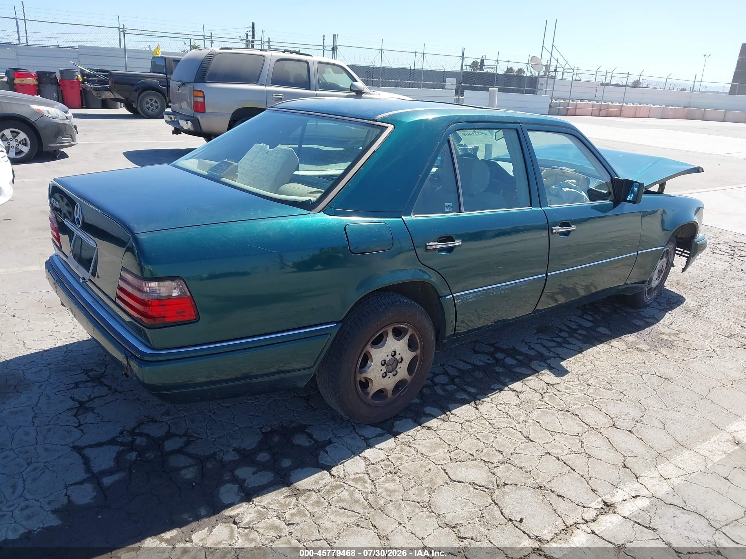 1995 Mercedes-benz E 320 Base/320 Special Green vin: WDBEA32E1SC156559