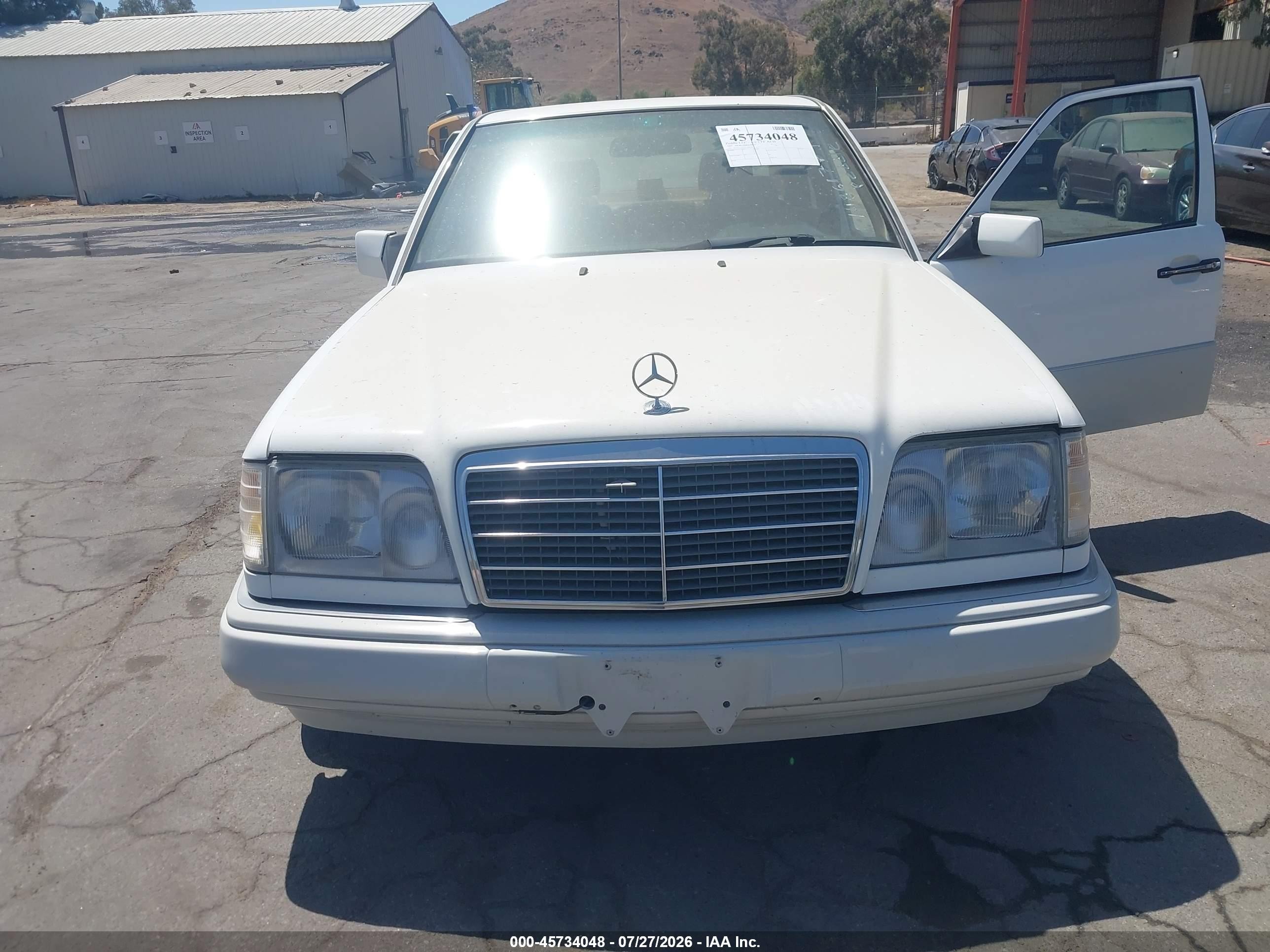 1995 Mercedes-benz E 320 Base/320 Special White vin: WDBEA32E1SC187259