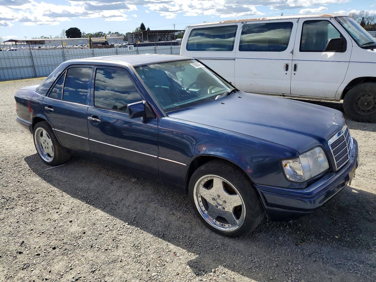 1995 Mercedes-benz E 320 Base Blue vin: WDBEA32E1SC212791