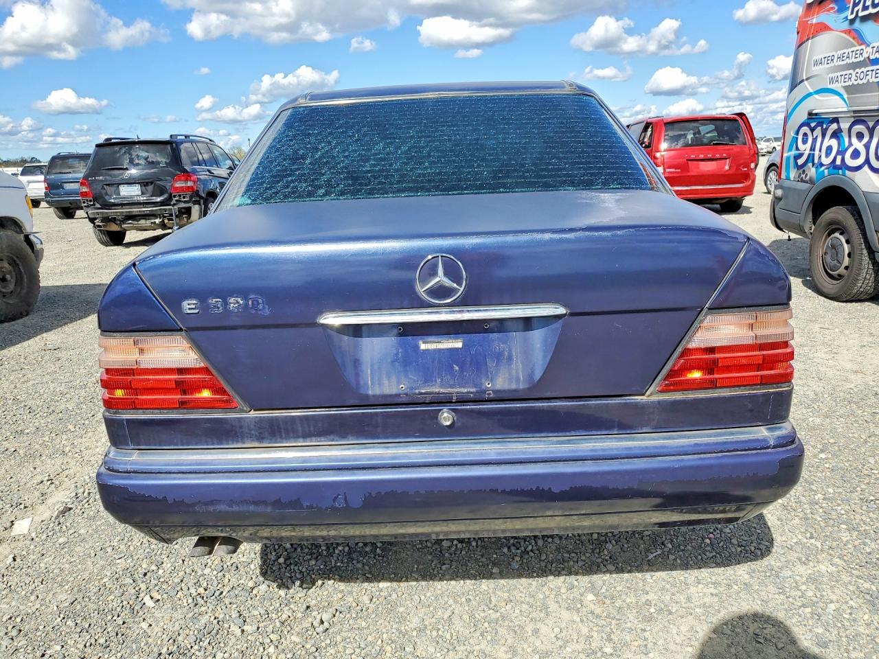 1995 Mercedes-benz E 320 Base Blue vin: WDBEA32E1SC212791