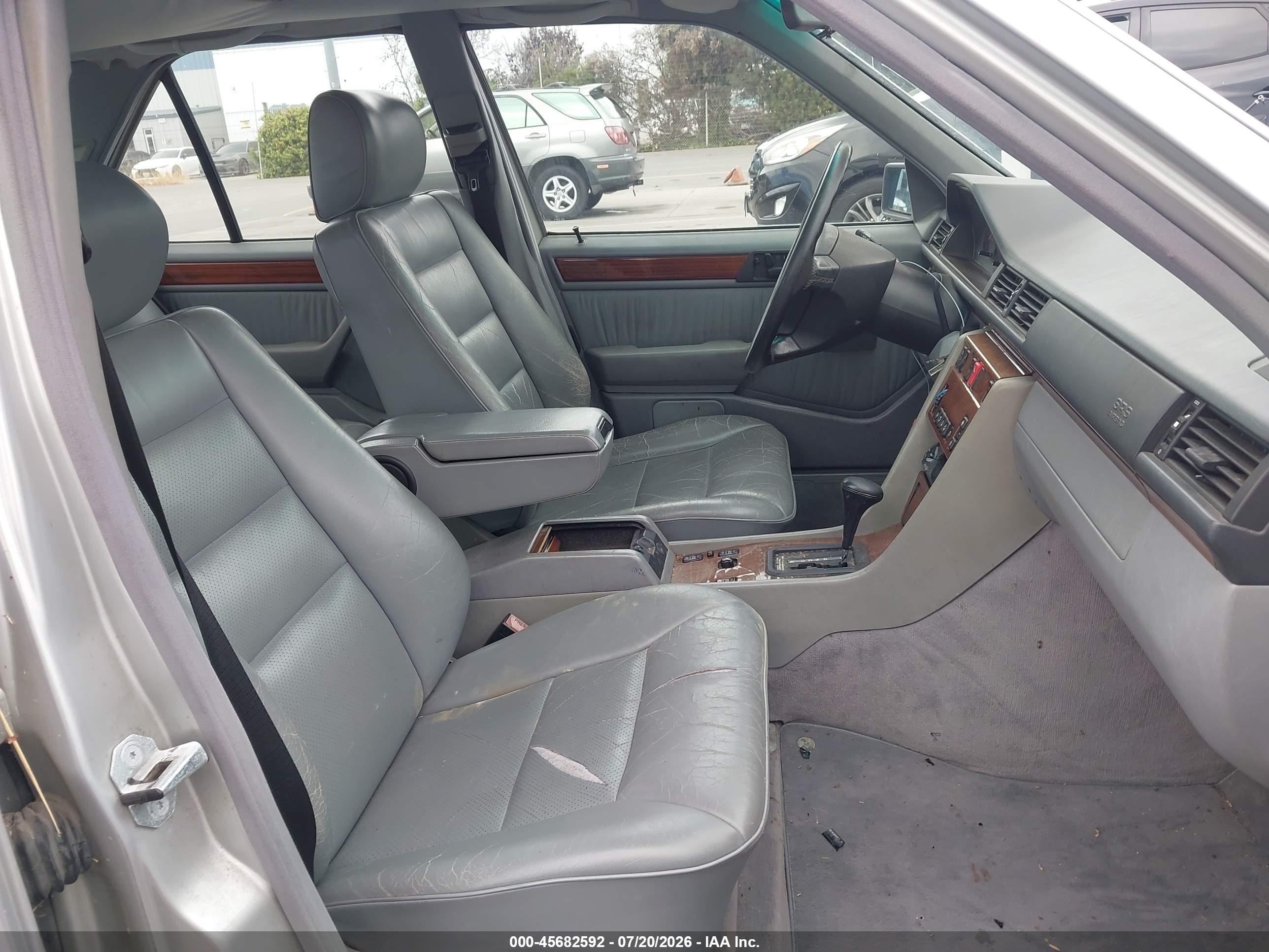 1994 Mercedes-benz E 320 Silver vin: WDBEA32E2RC116808