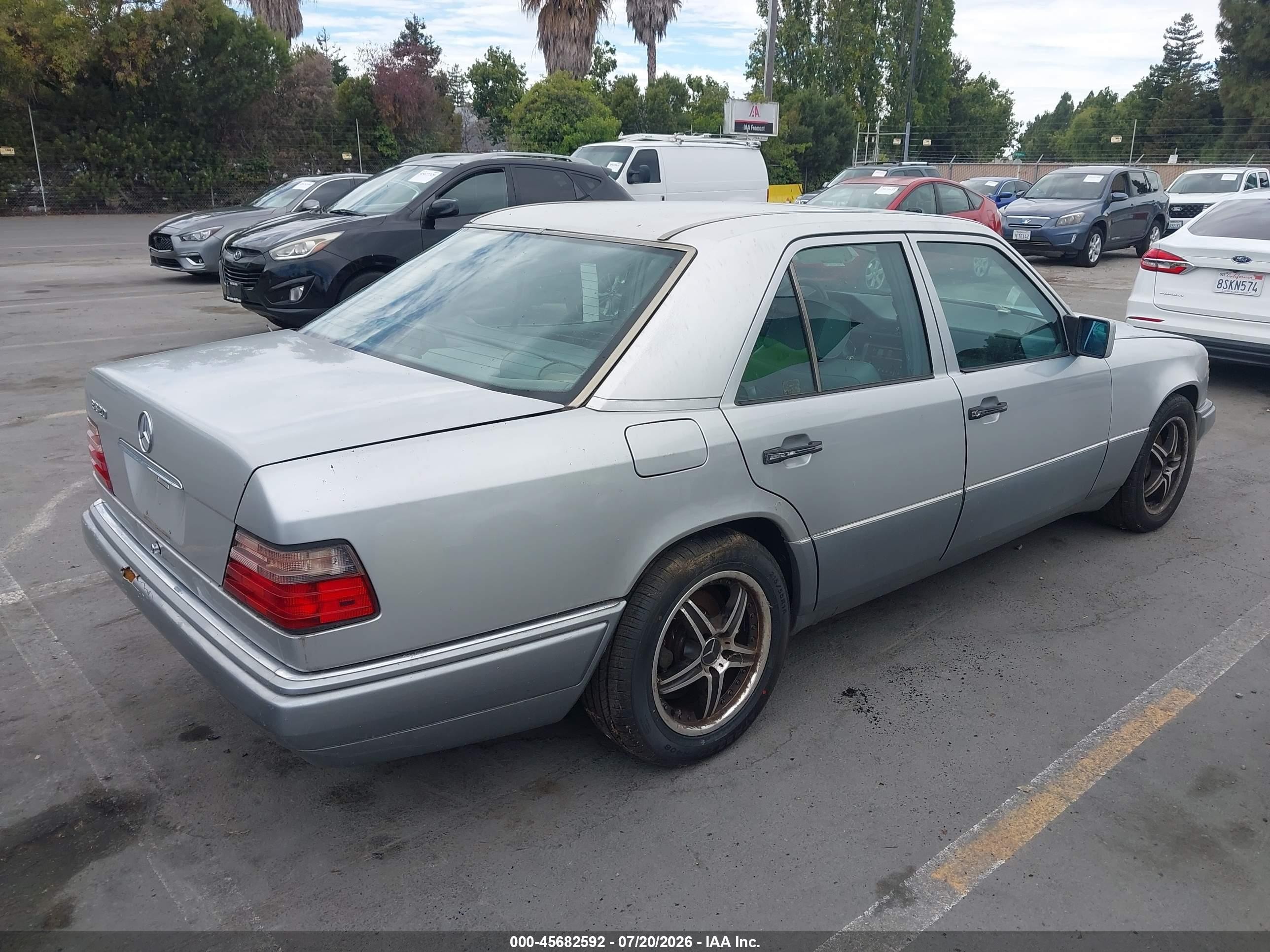 1994 Mercedes-benz E 320 Silver vin: WDBEA32E2RC116808