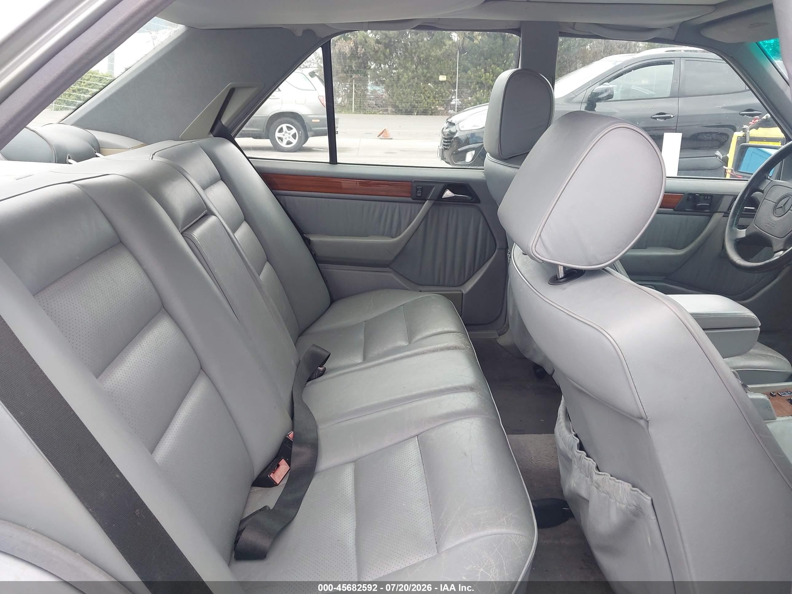 1994 Mercedes-benz E 320 Silver vin: WDBEA32E2RC116808
