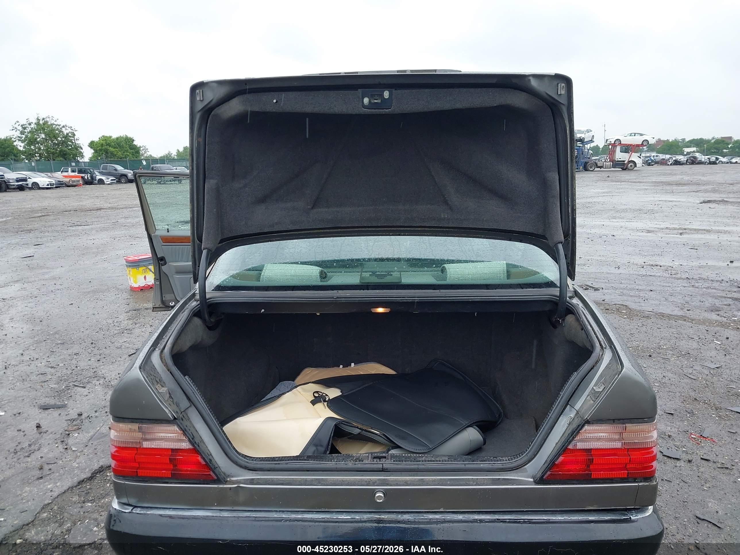 1994 Mercedes-benz E 320 Серый vin: WDBEA32E2RC133379
