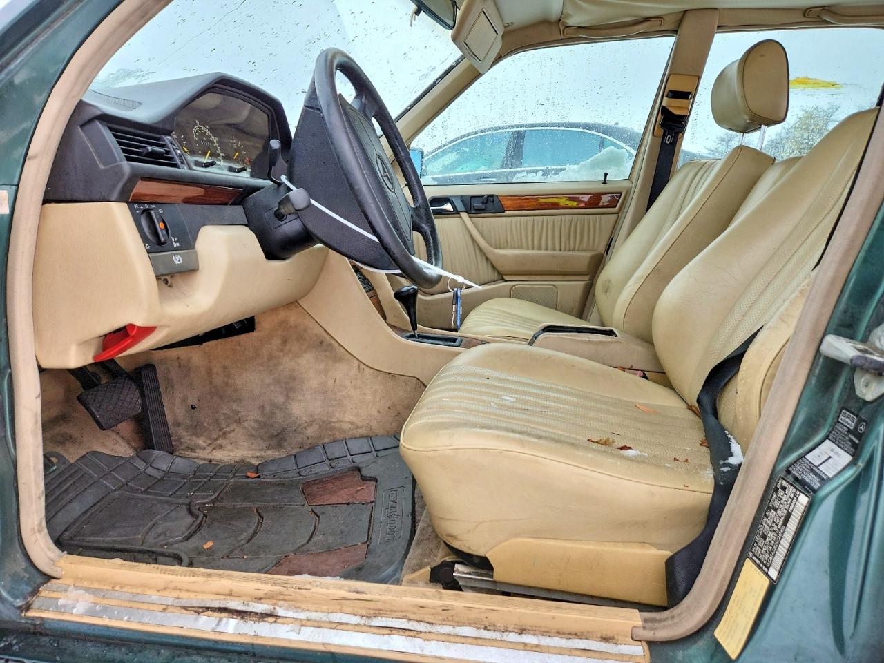 1995 Mercedes-benz E 320 Base Green vin: WDBEA32E2SC247405