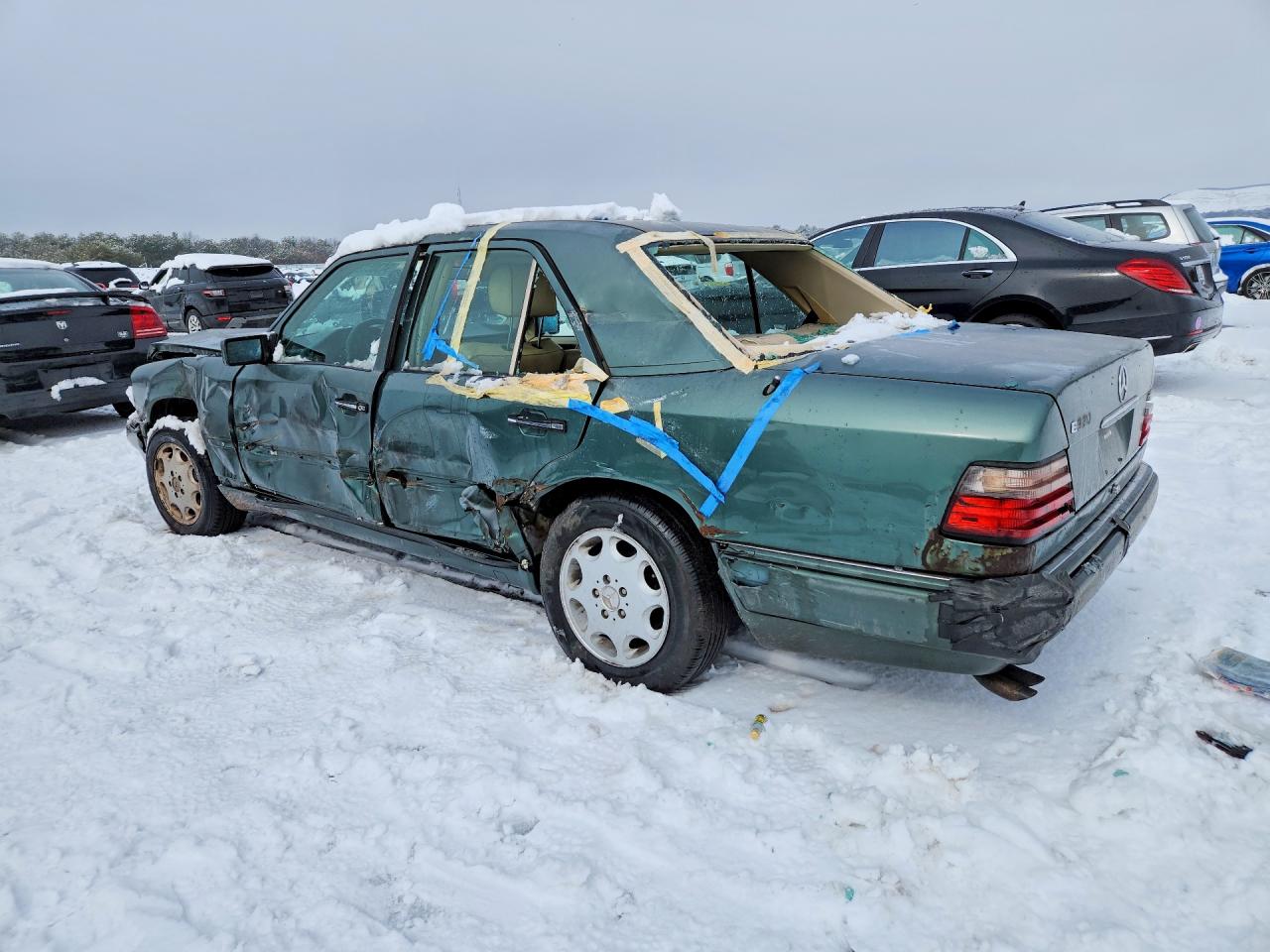 1995 Mercedes-benz E 320 Base Green vin: WDBEA32E2SC247405