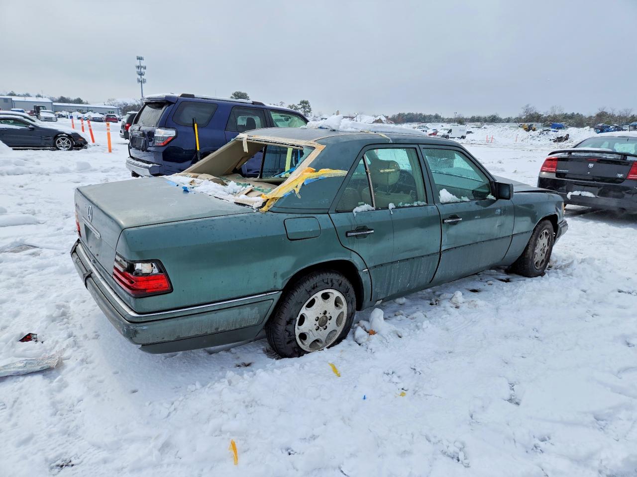 1995 Mercedes-benz E 320 Base Green vin: WDBEA32E2SC247405