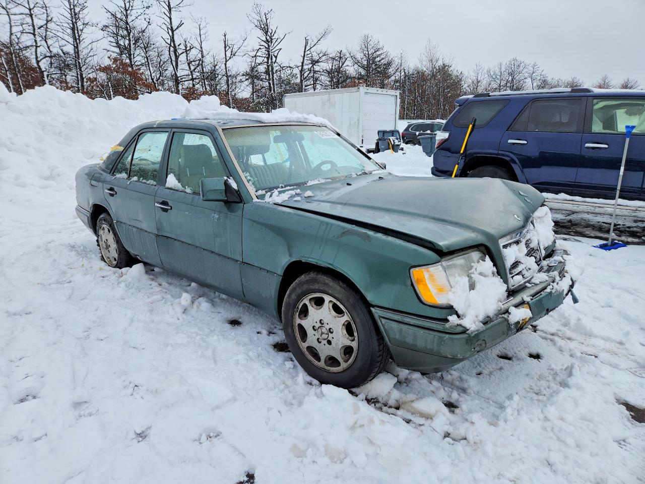 1995 Mercedes-benz E 320 Base Green vin: WDBEA32E2SC247405