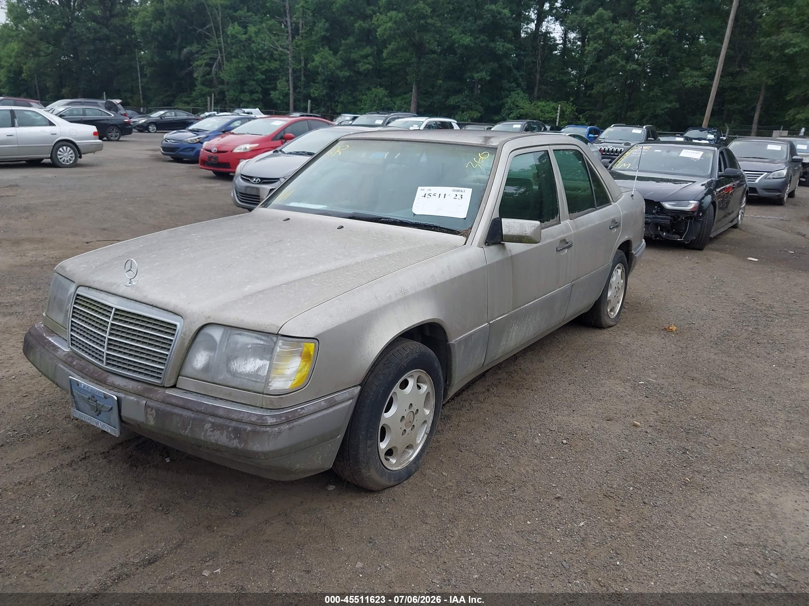 1995 Mercedes-benz E 320 Base/320 Special Beige vin: WDBEA32E2SC258288