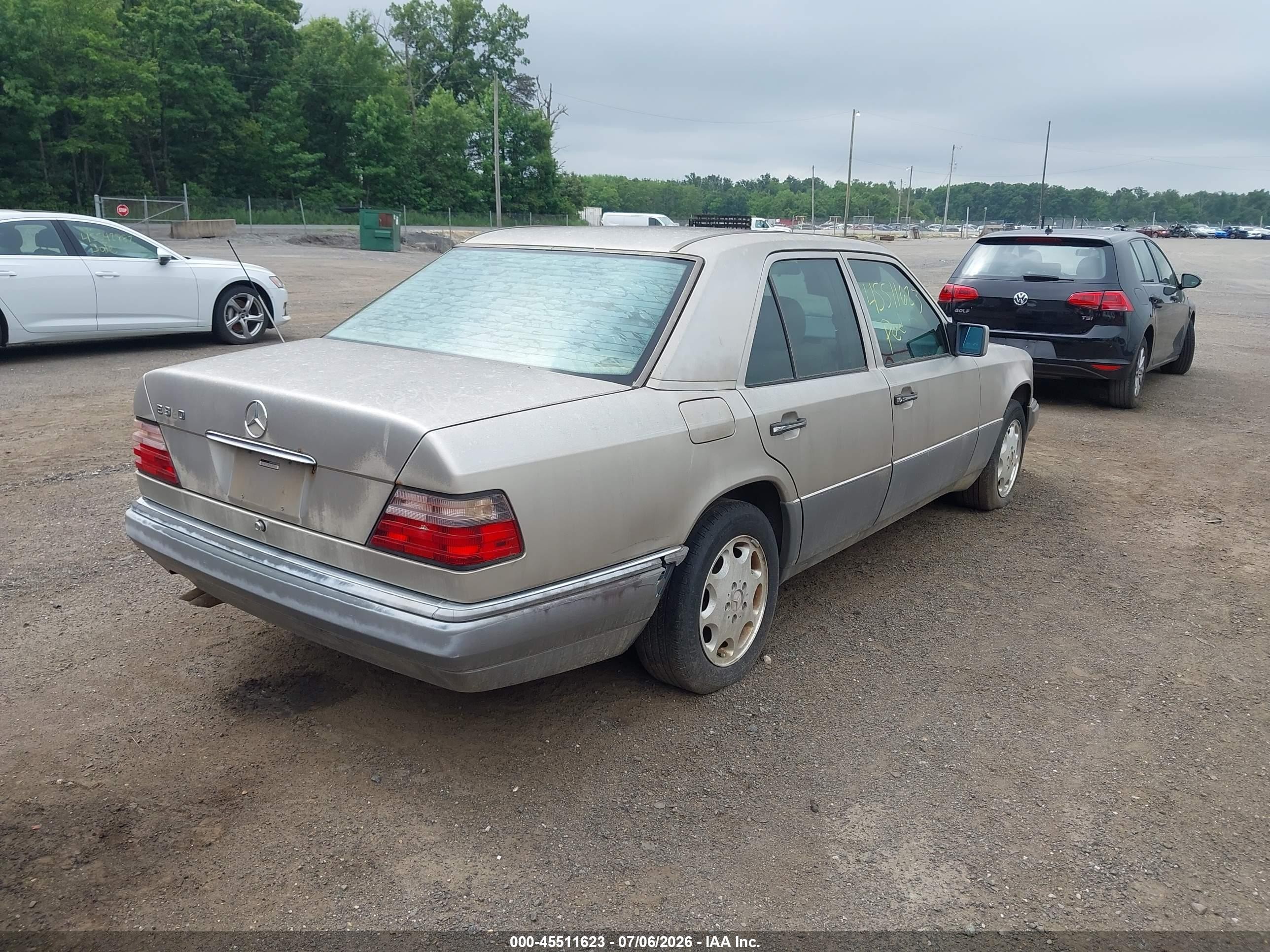 1995 Mercedes-benz E 320 Base/320 Special Beige vin: WDBEA32E2SC258288