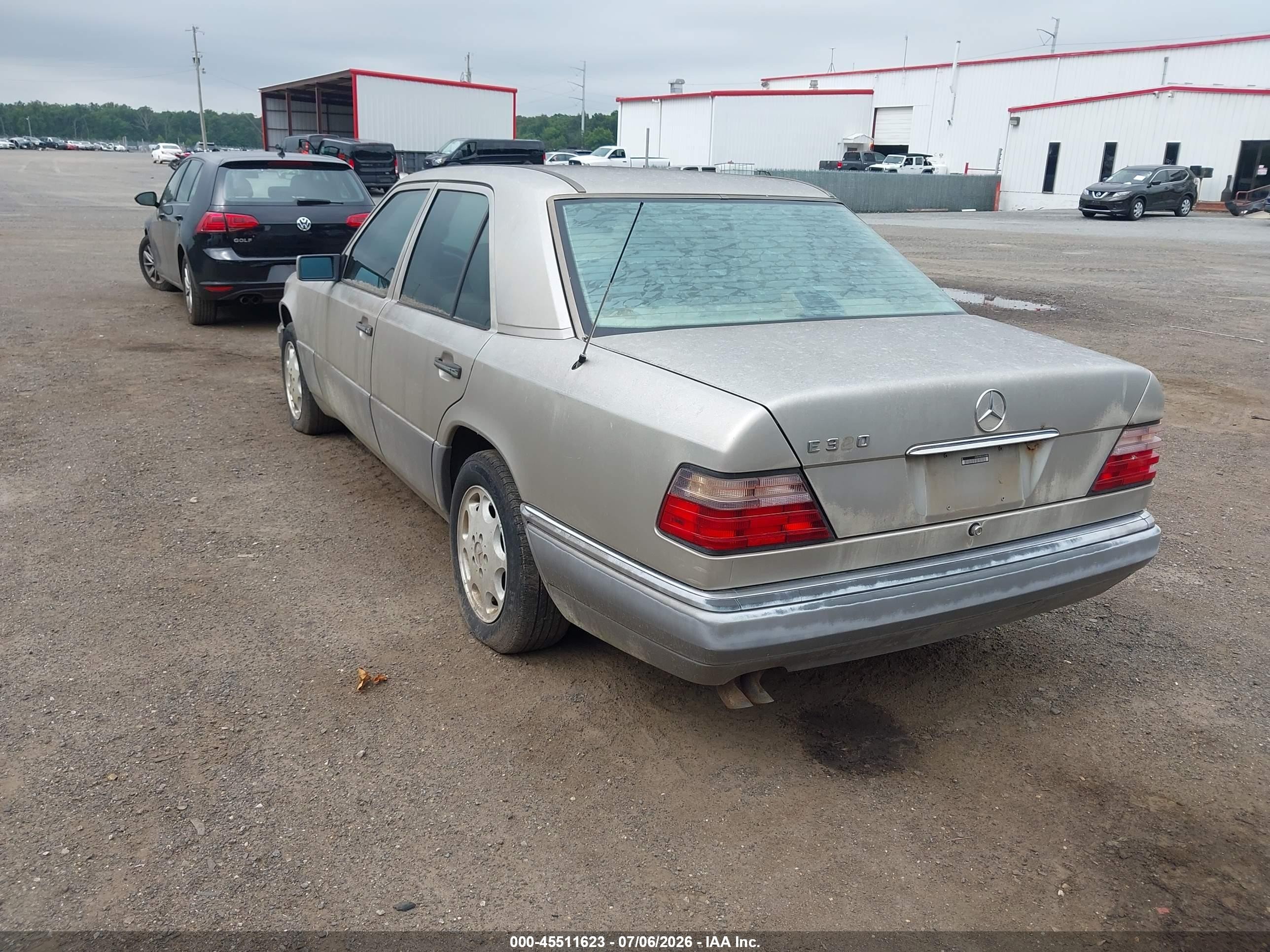 1995 Mercedes-benz E 320 Base/320 Special Beige vin: WDBEA32E2SC258288