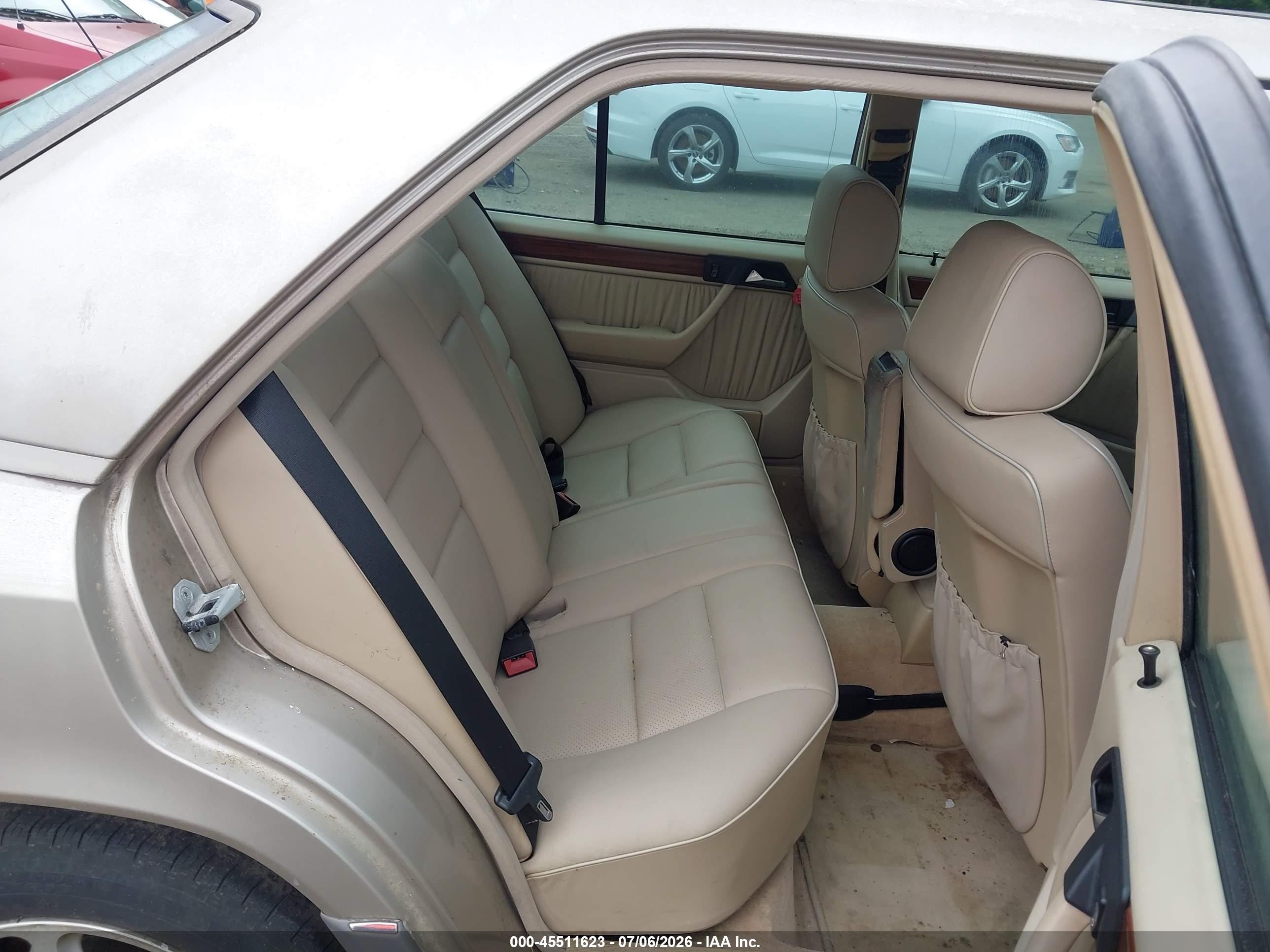 1995 Mercedes-benz E 320 Base/320 Special Beige vin: WDBEA32E2SC258288