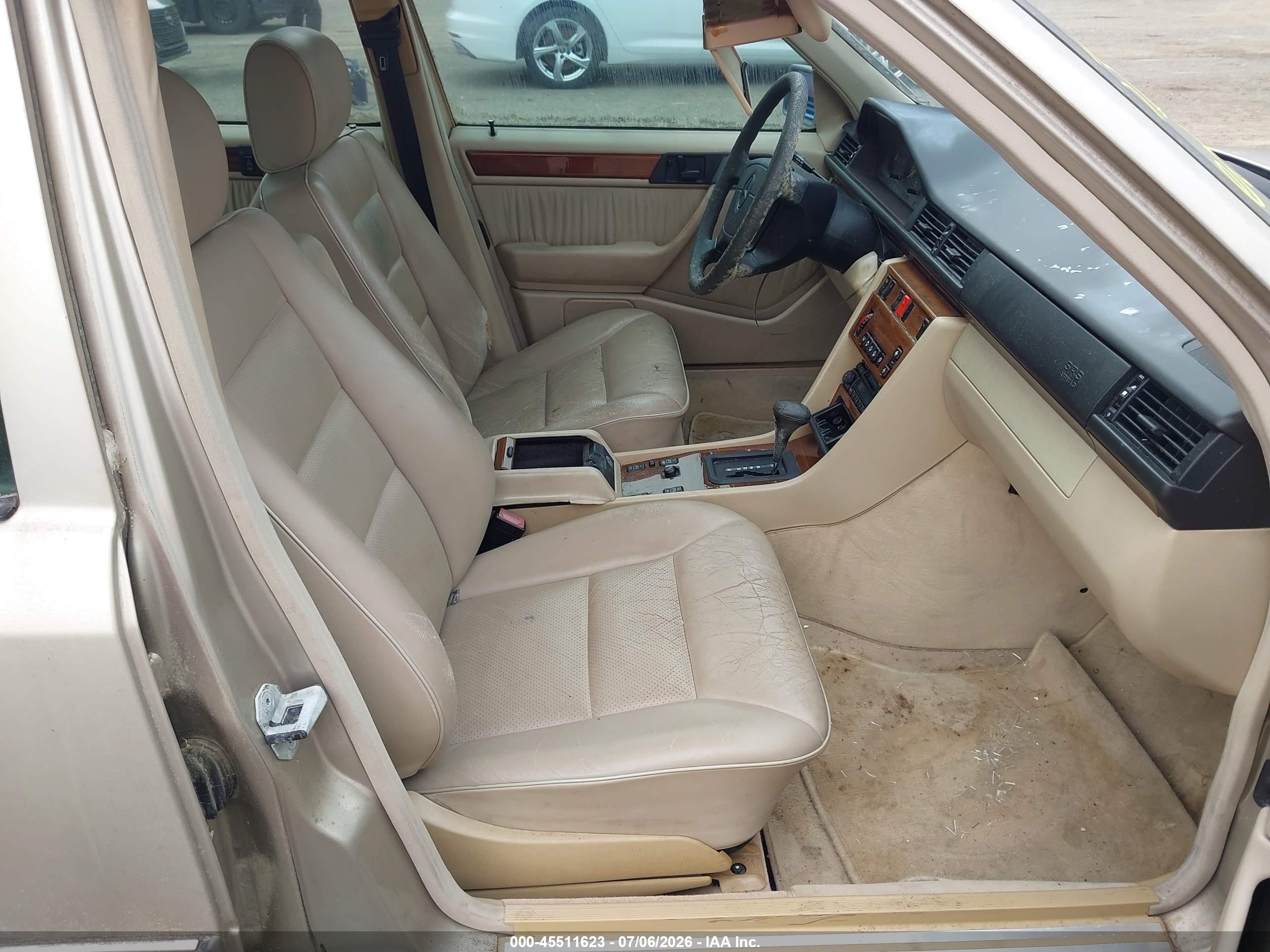 1995 Mercedes-benz E 320 Base/320 Special Beige vin: WDBEA32E2SC258288