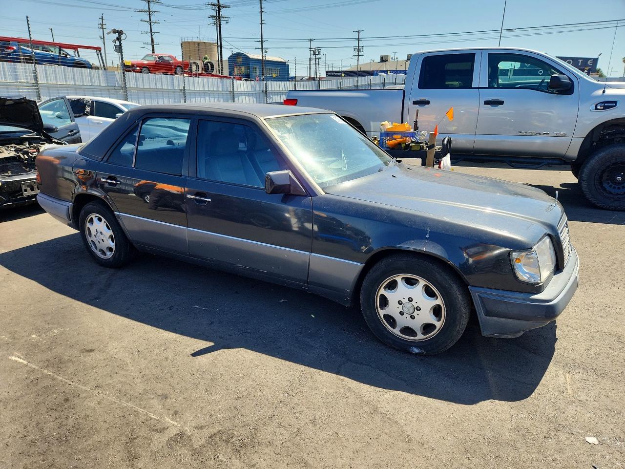 1995 Mercedes-benz E 320 Base Угольный vin: WDBEA32E3SC161357