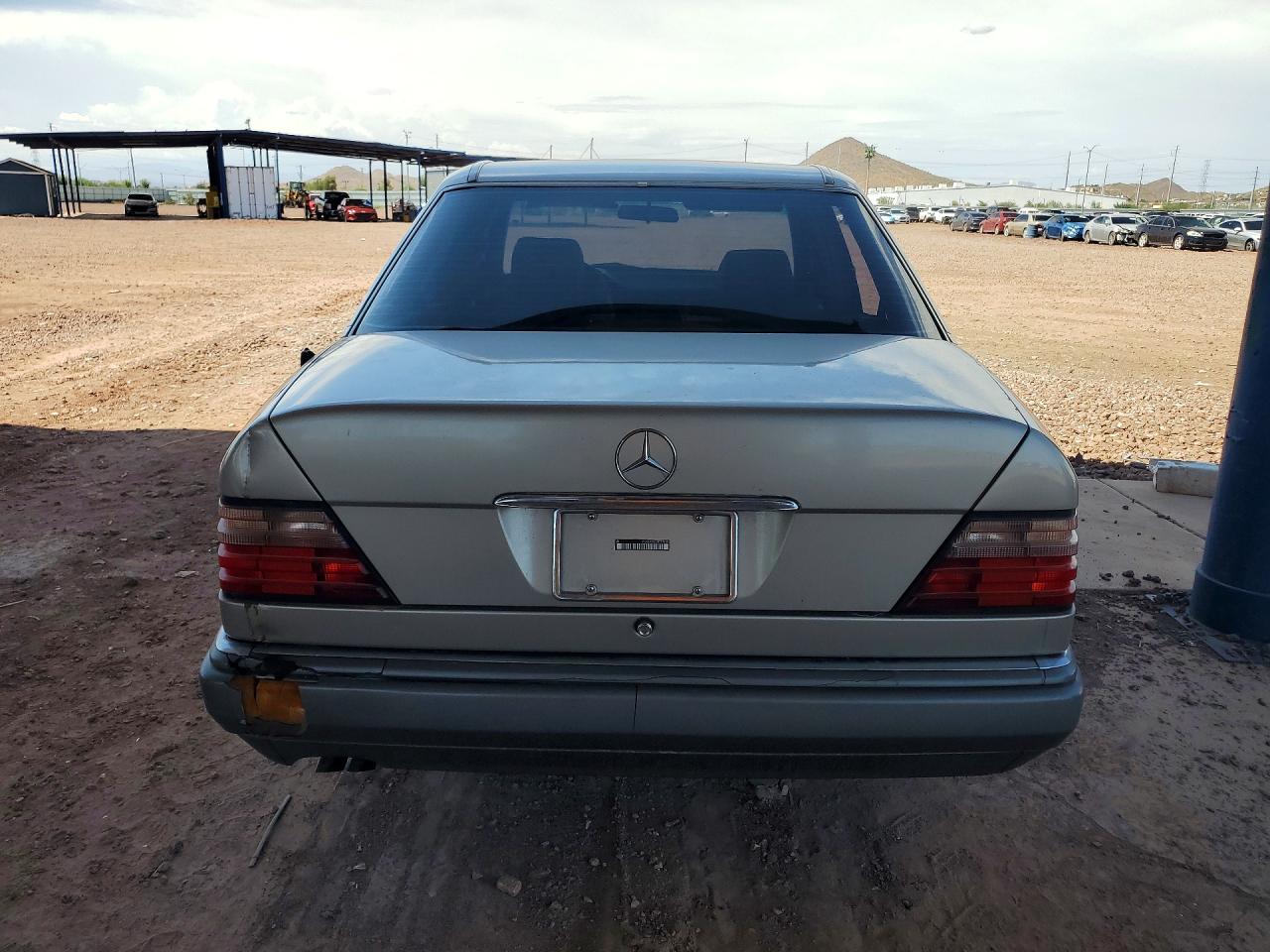 1995 Mercedes-benz E 320 Base Tan vin: WDBEA32E3SC173248
