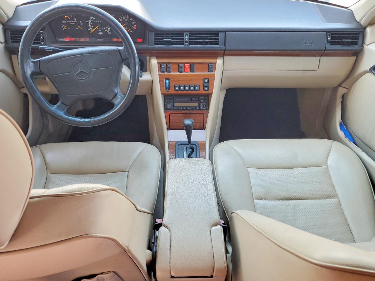 1995 Mercedes-benz E 320 Base Tan vin: WDBEA32E3SC173248