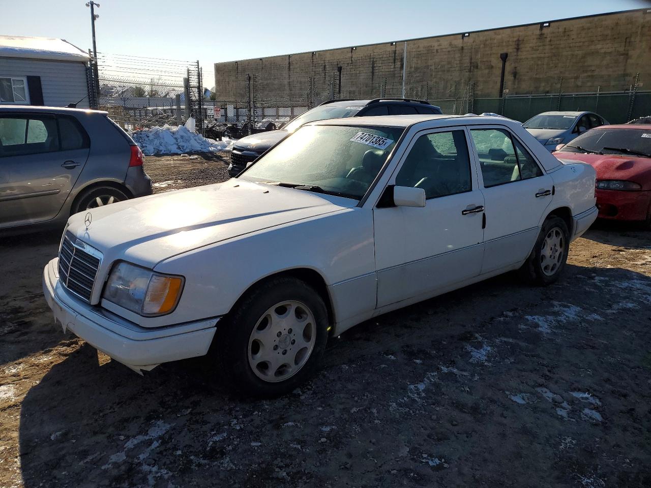 1995 Mercedes-benz E 320 Base White vin: WDBEA32E3SC196786