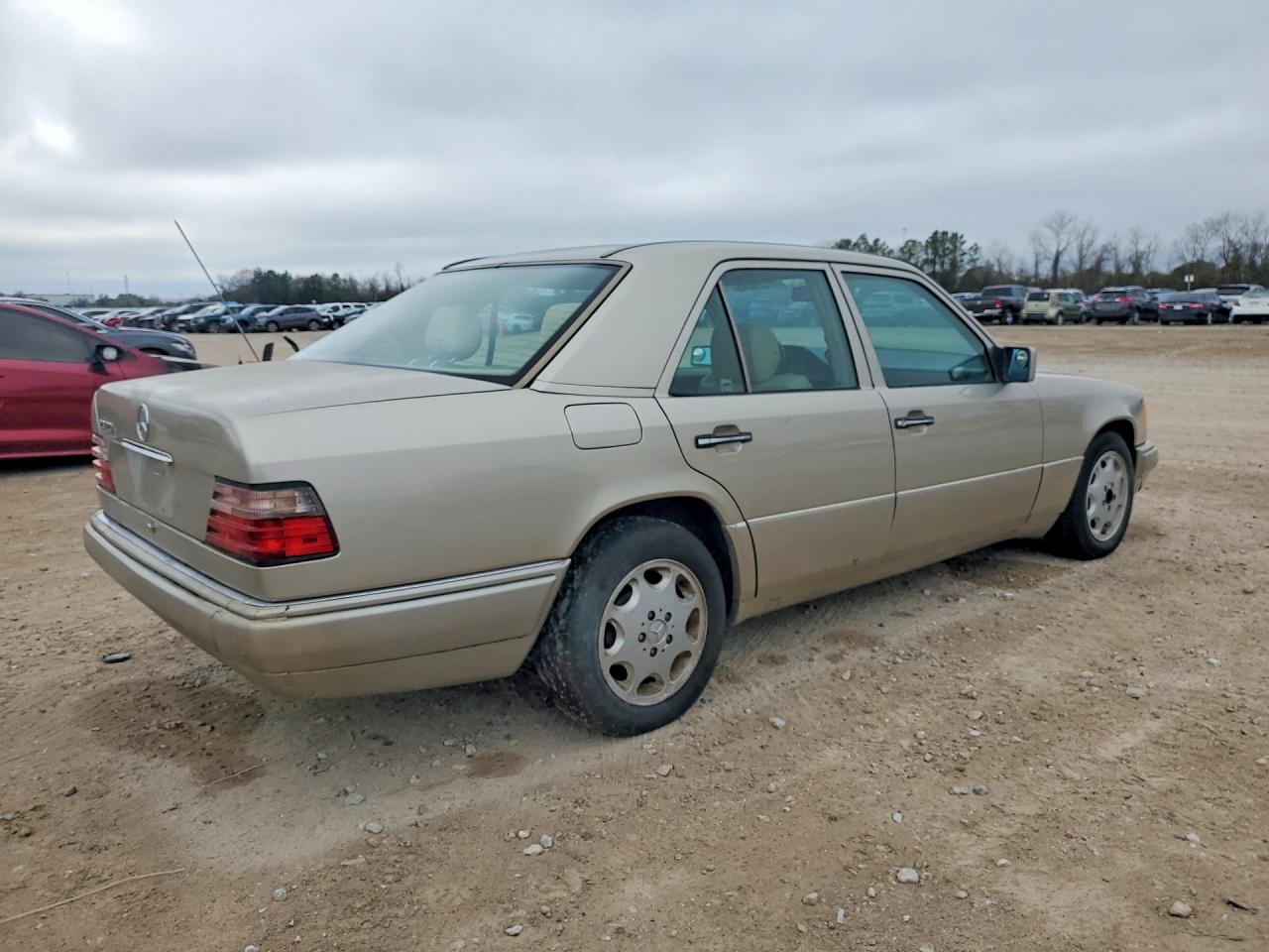 1994 Mercedes-benz E 320 Бежевый vin: WDBEA32E4RC128426