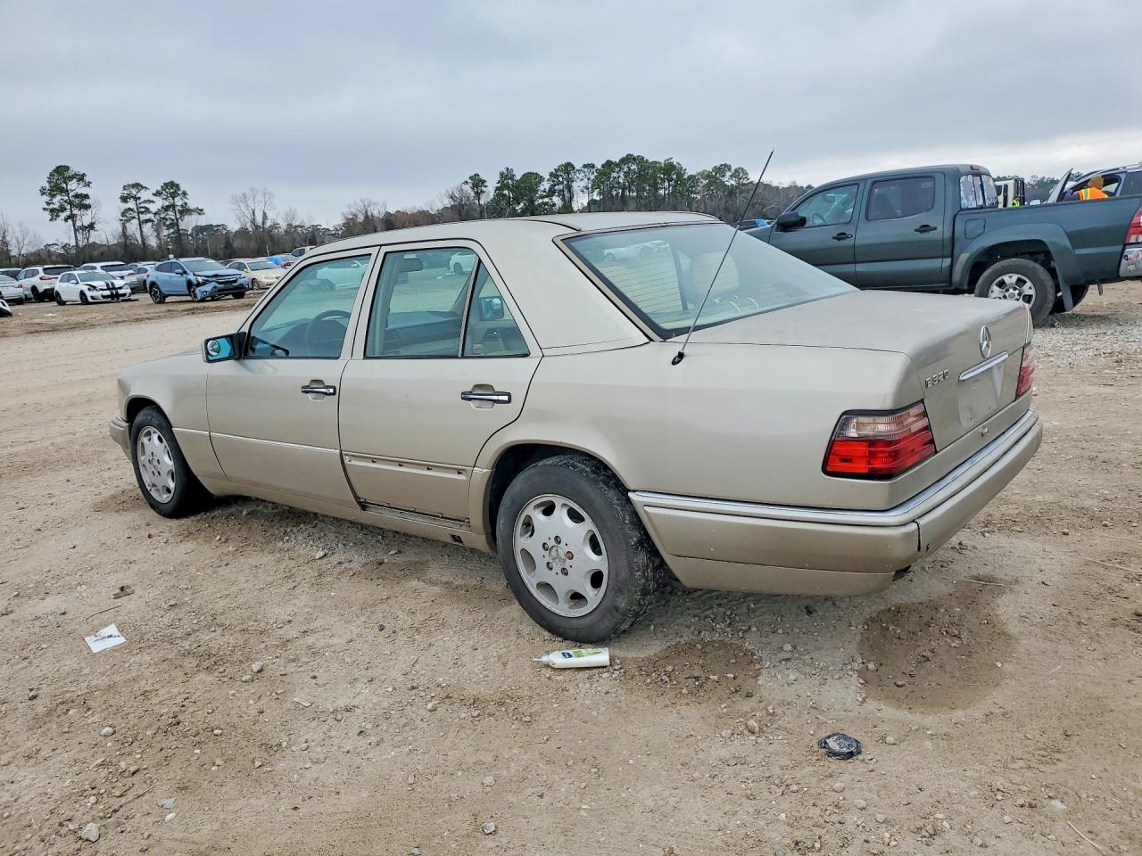 1994 Mercedes-benz E 320 Бежевый vin: WDBEA32E4RC128426