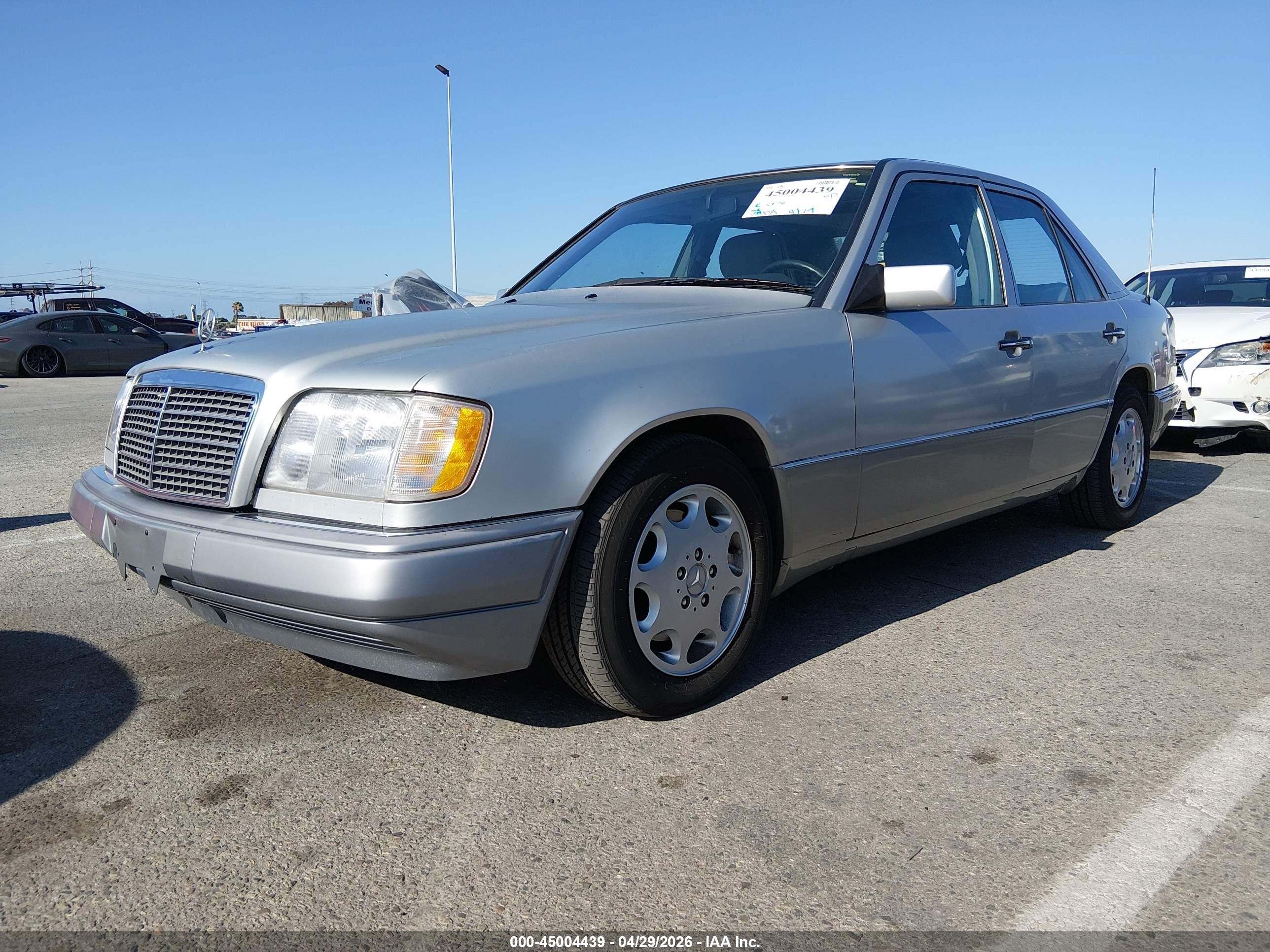 1995 Mercedes-benz E 320 Base/320 Special Серебряный vin: WDBEA32E4SC161481