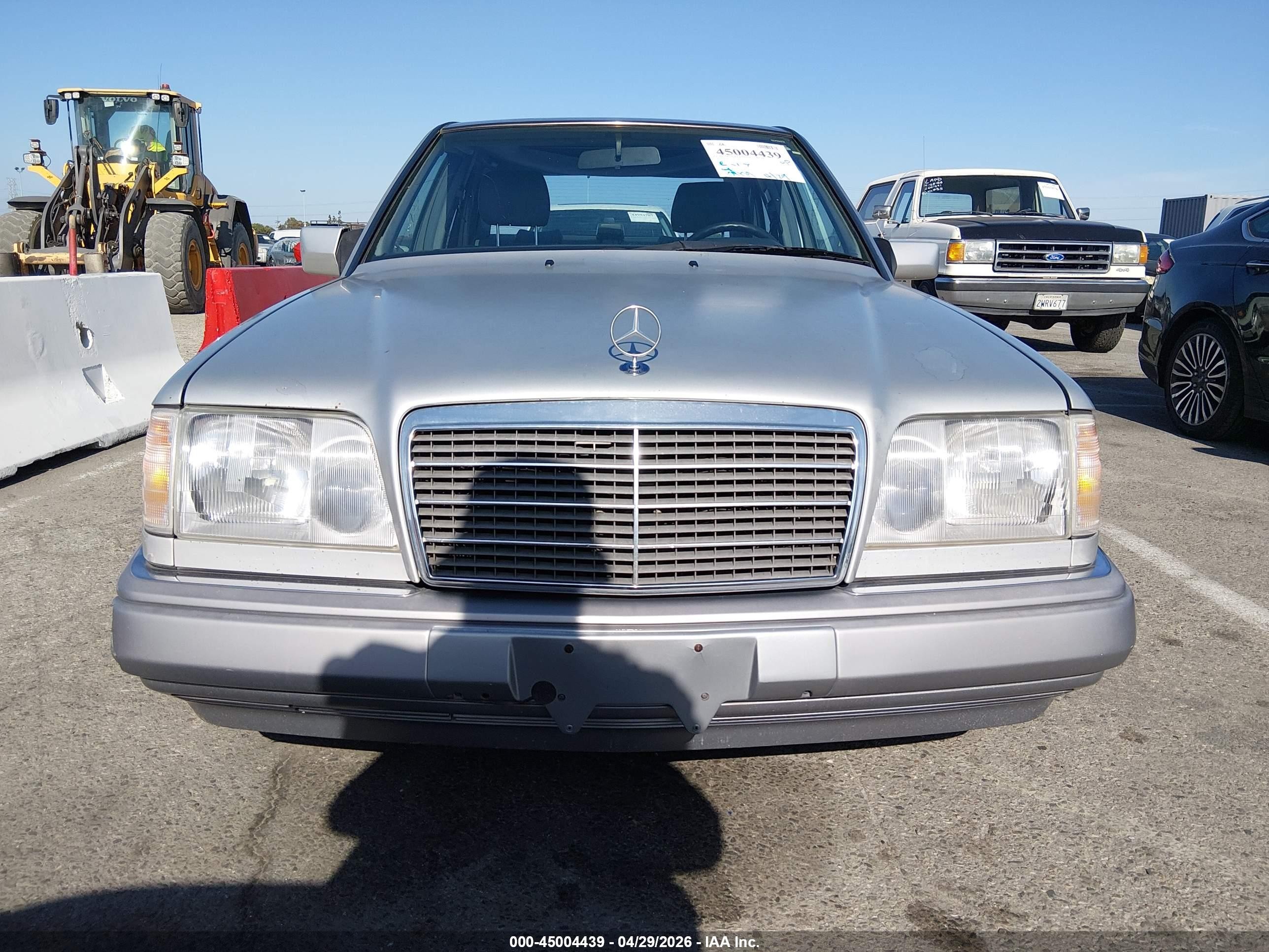 1995 Mercedes-benz E 320 Base/320 Special Серебряный vin: WDBEA32E4SC161481