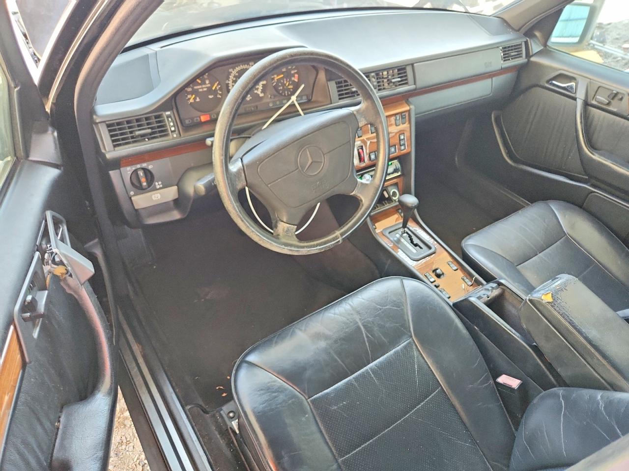 1995 Mercedes-benz E 320 Base Black vin: WDBEA32E4SC207553