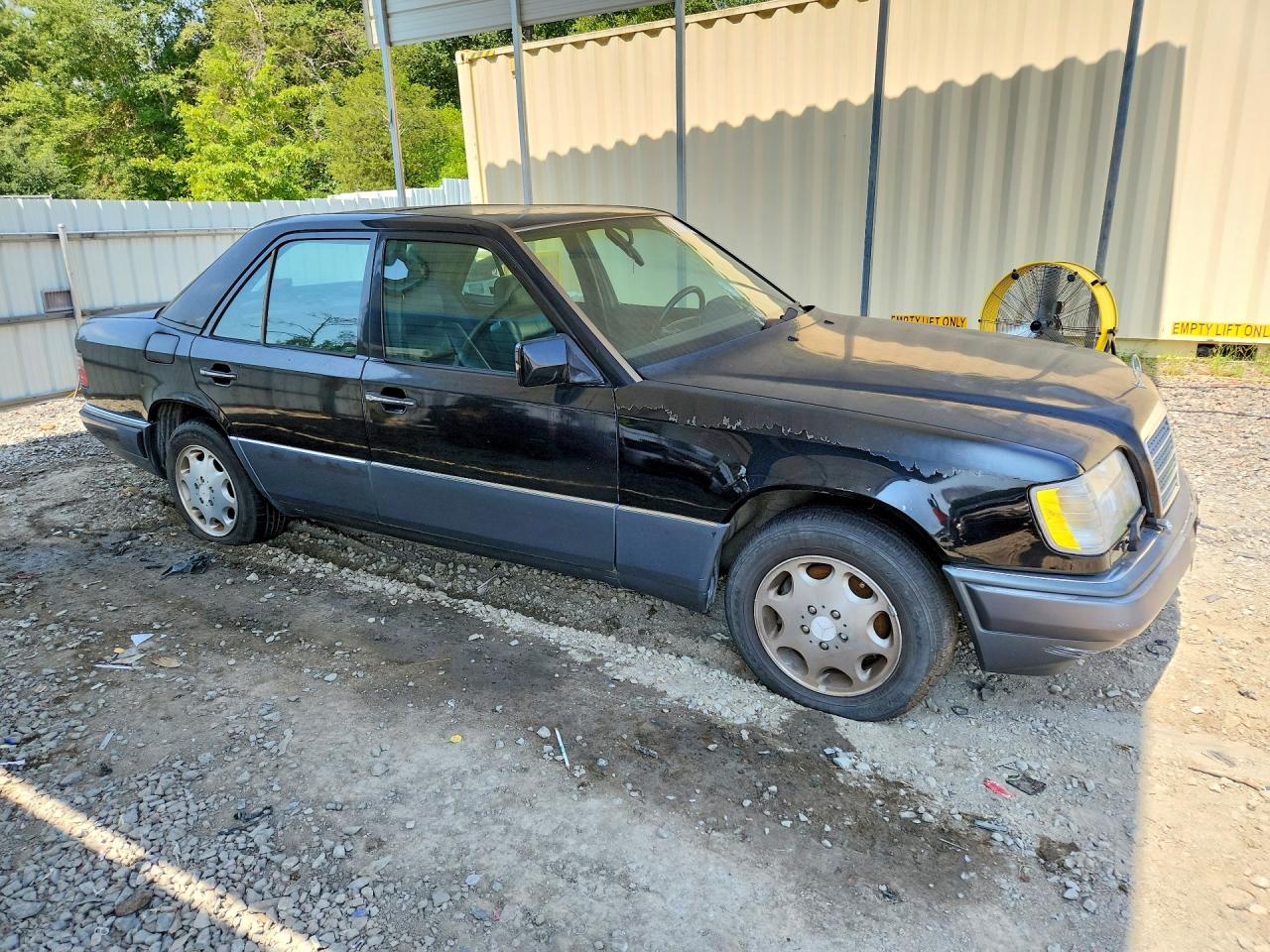 1995 Mercedes-benz E 320 Base Black vin: WDBEA32E4SC207553
