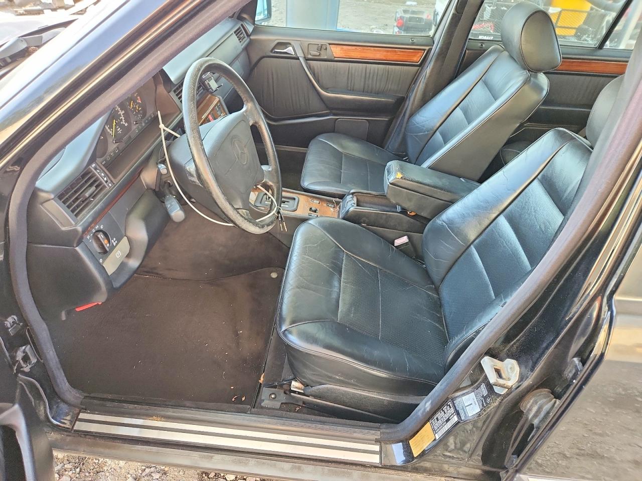 1995 Mercedes-benz E 320 Base Black vin: WDBEA32E4SC207553