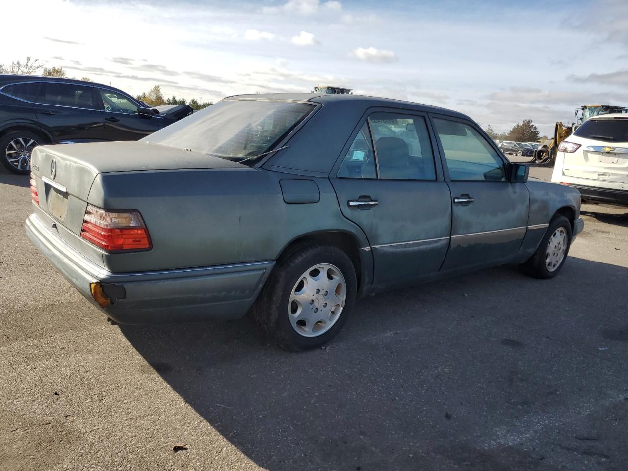 1995 Mercedes-benz E 320 Base Green vin: WDBEA32E5SC158265