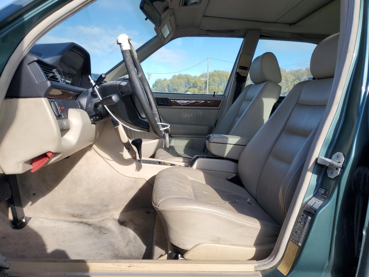 1995 Mercedes-benz E 320 Base Green vin: WDBEA32E5SC158265