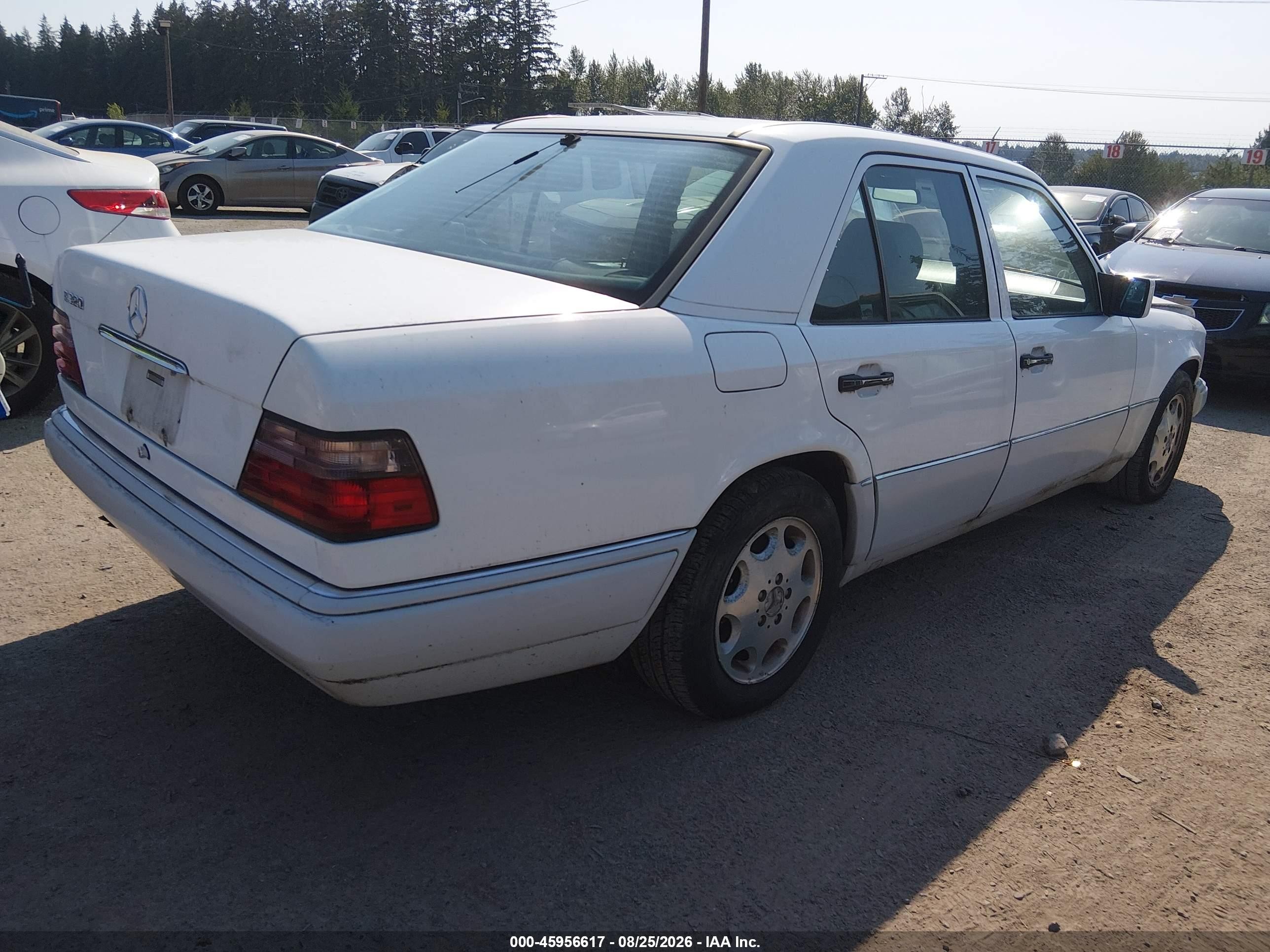1995 Mercedes-benz E 320 Base/320 Special White vin: WDBEA32E6SC199701