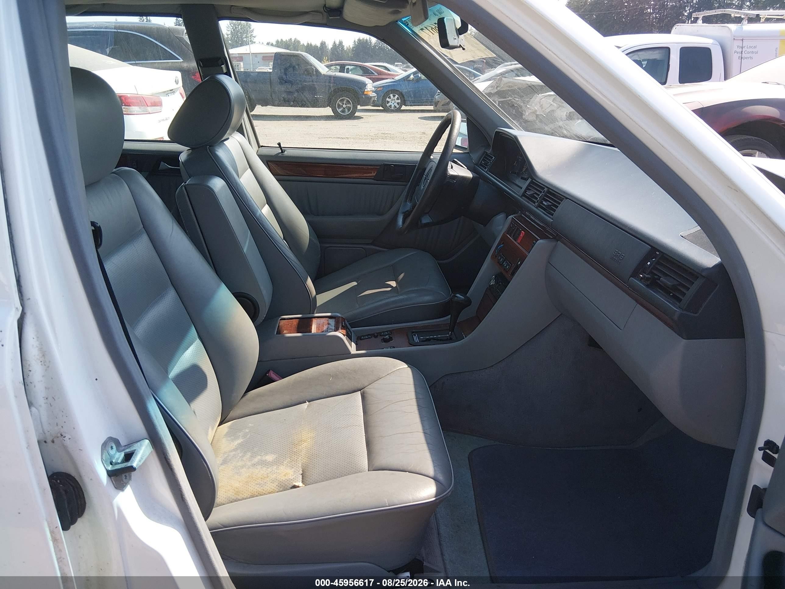 1995 Mercedes-benz E 320 Base/320 Special White vin: WDBEA32E6SC199701