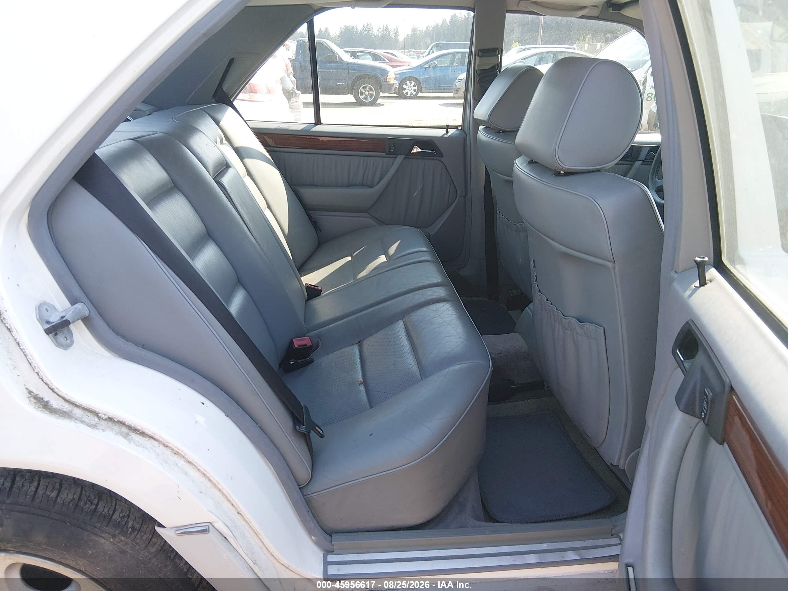 1995 Mercedes-benz E 320 Base/320 Special White vin: WDBEA32E6SC199701