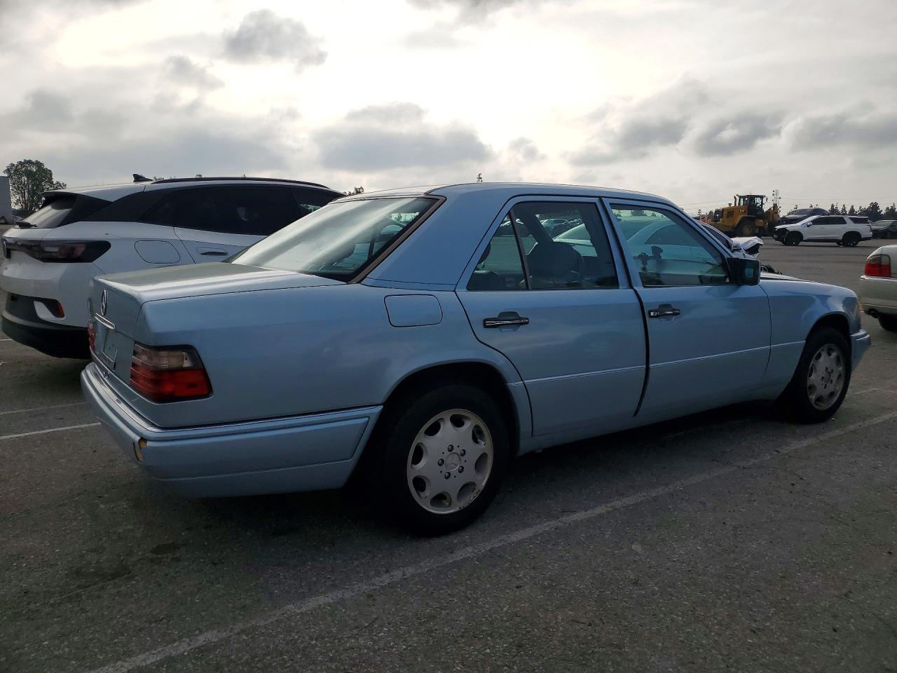 1995 Mercedes-benz E 320 Base Blue vin: WDBEA32E6SC241686