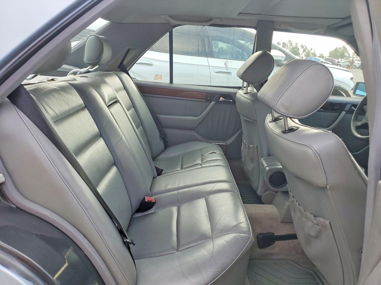 1995 Mercedes-benz E 320 Base Blue vin: WDBEA32E6SC241686