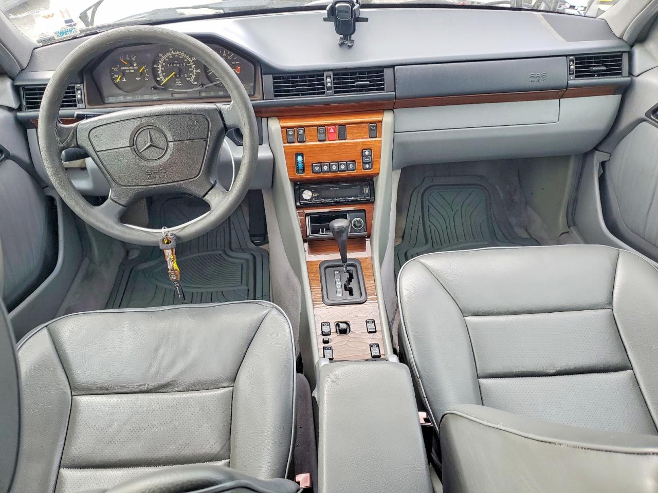 1995 Mercedes-benz E 320 Base Blue vin: WDBEA32E6SC241686