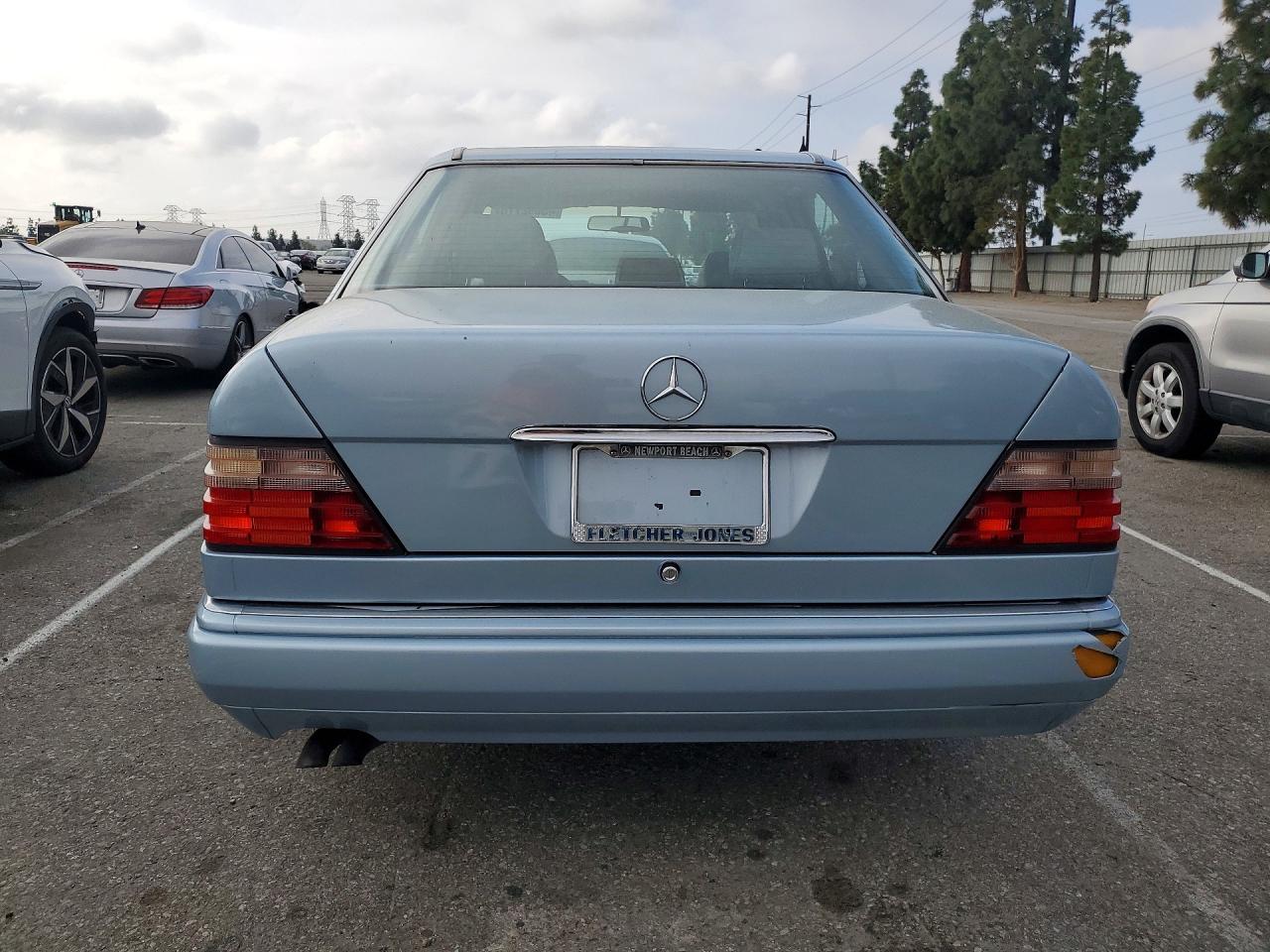 1995 Mercedes-benz E 320 Base Blue vin: WDBEA32E6SC241686
