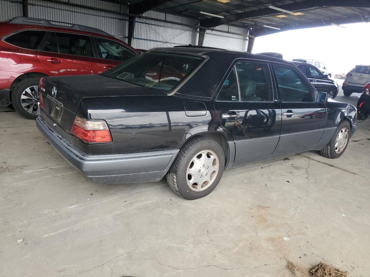 1995 Mercedes-benz E 320 Base Black vin: WDBEA32E7SC219423
