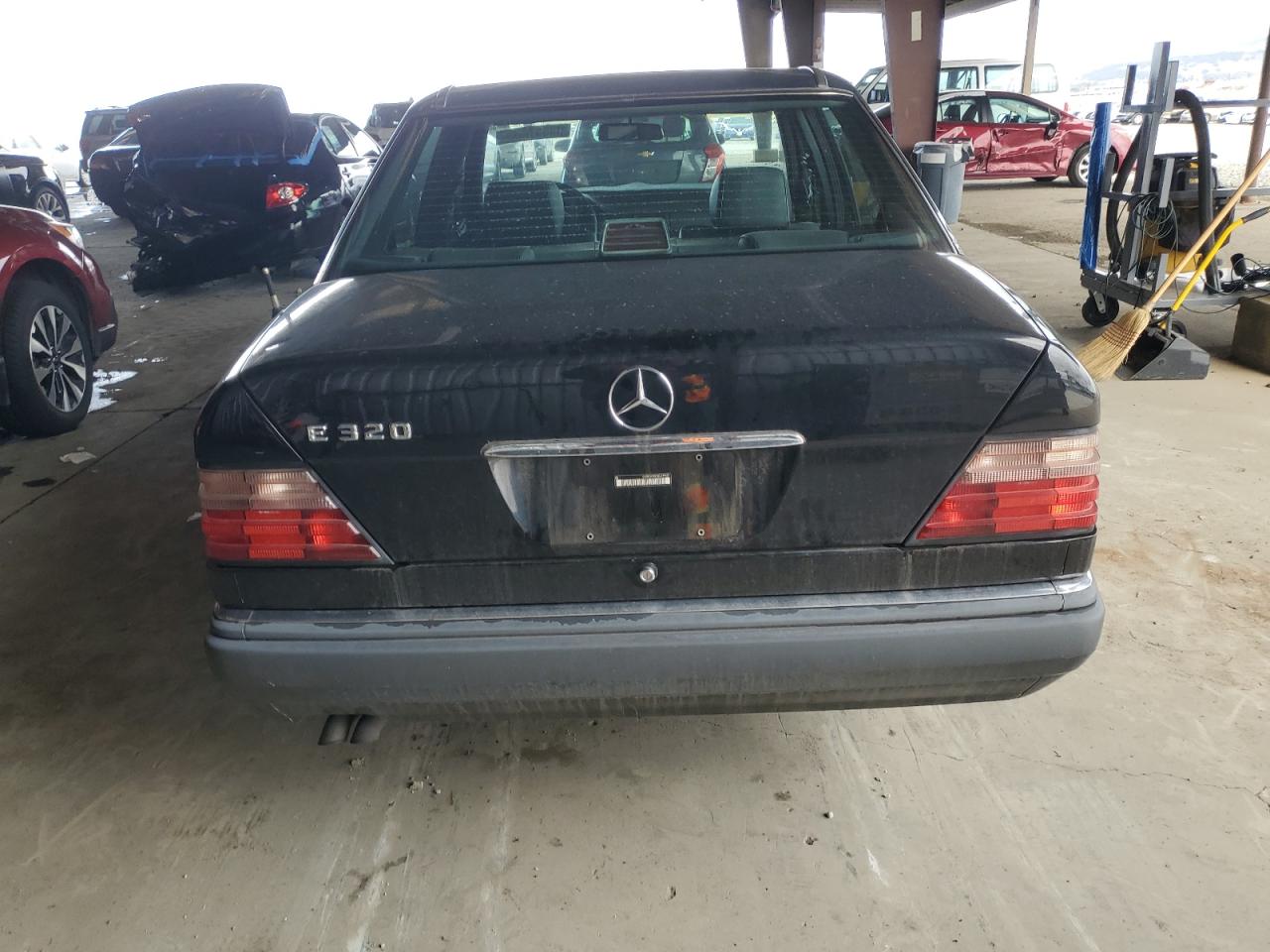 1995 Mercedes-benz E 320 Base Black vin: WDBEA32E7SC219423