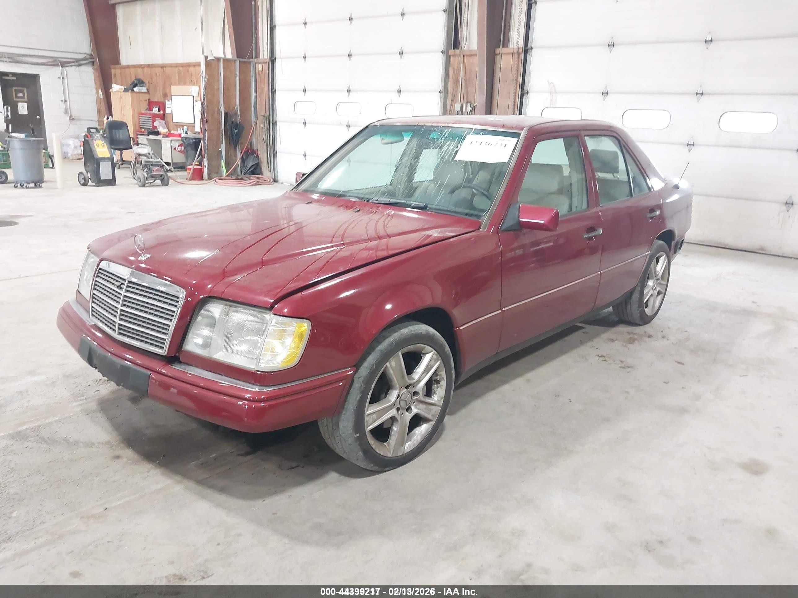 1995 Mercedes-benz E 320 Base/320 Special Red vin: WDBEA32E8SC168207