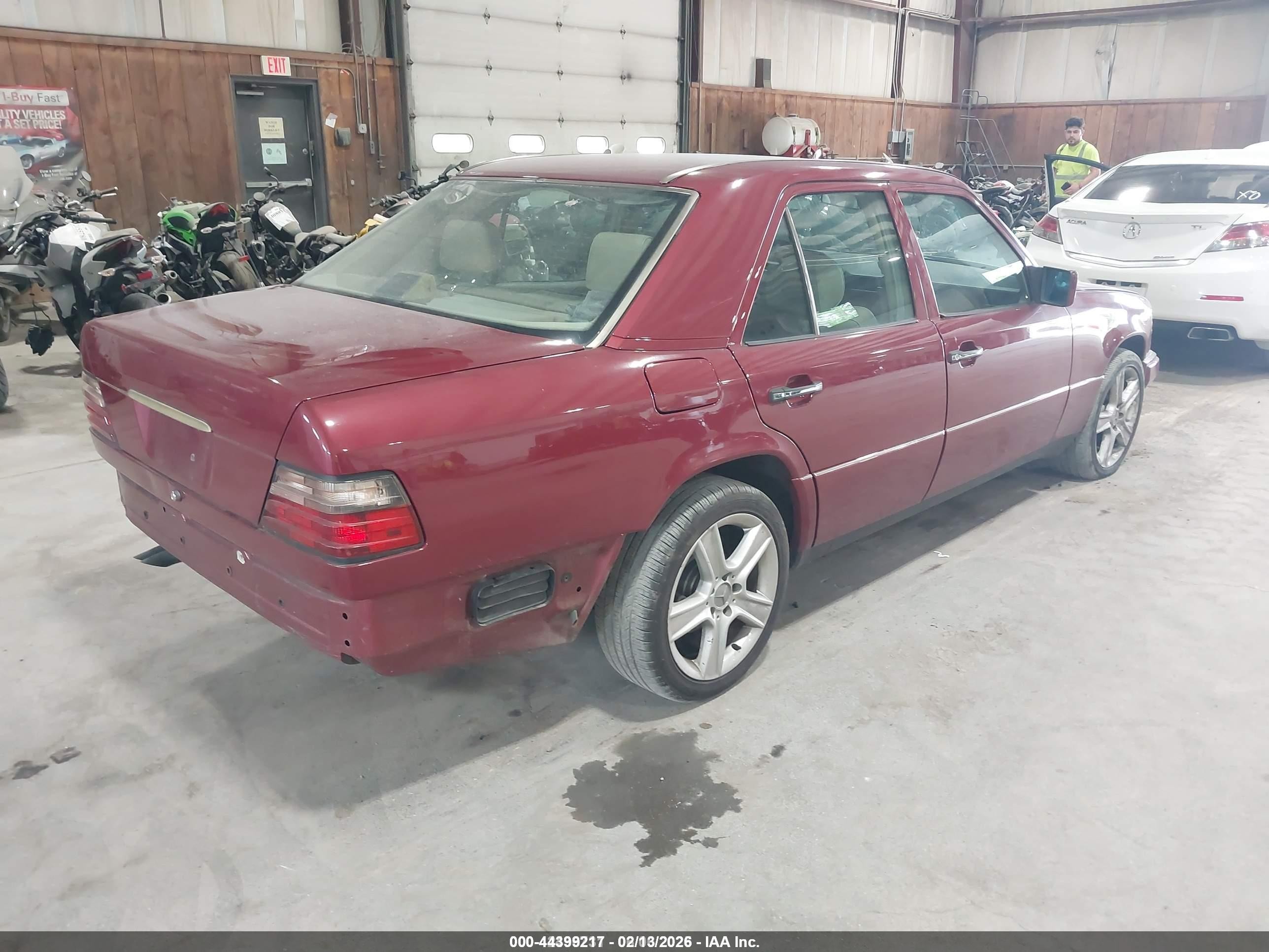 1995 Mercedes-benz E 320 Base/320 Special Red vin: WDBEA32E8SC168207