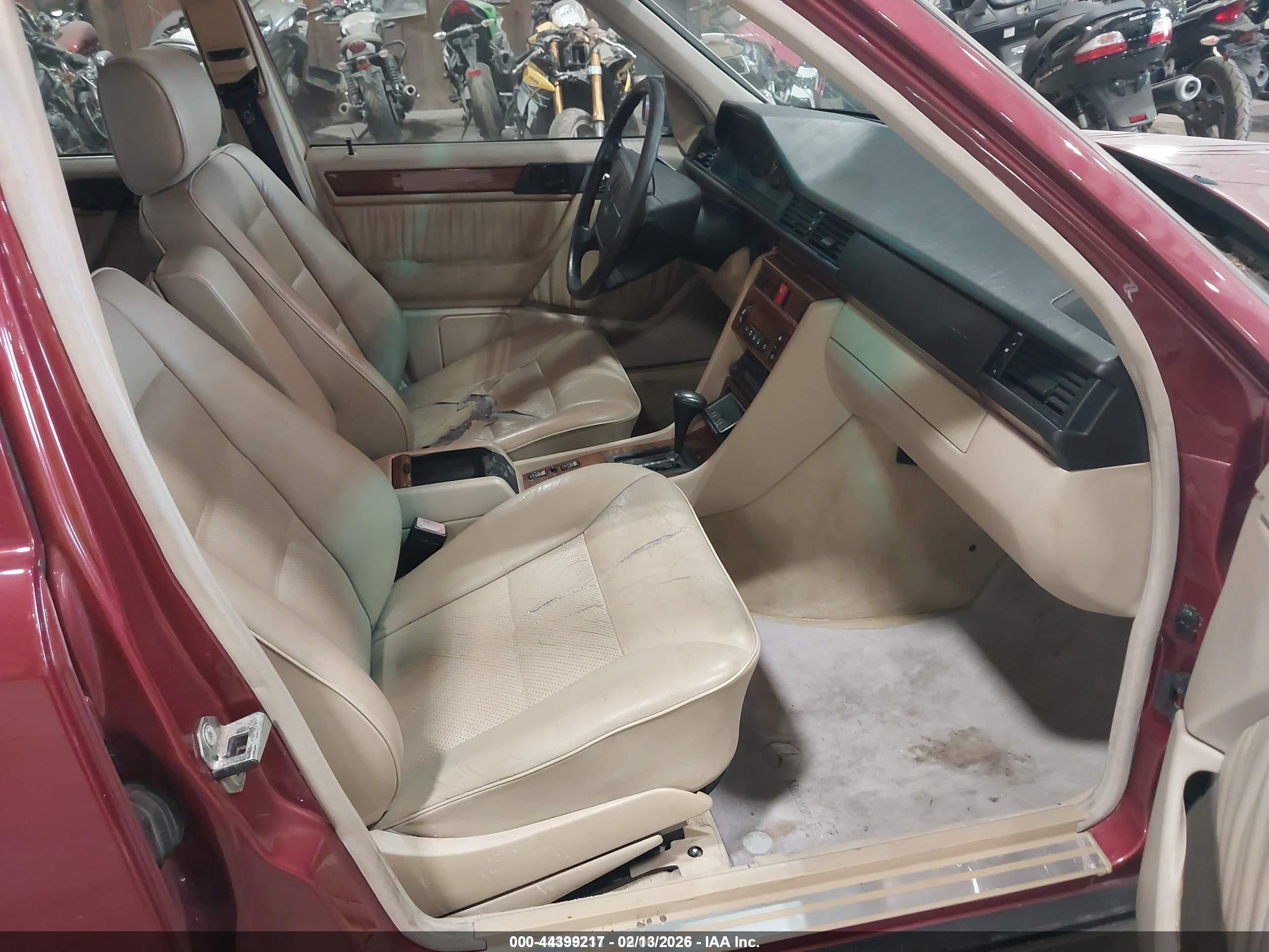 1995 Mercedes-benz E 320 Base/320 Special Red vin: WDBEA32E8SC168207