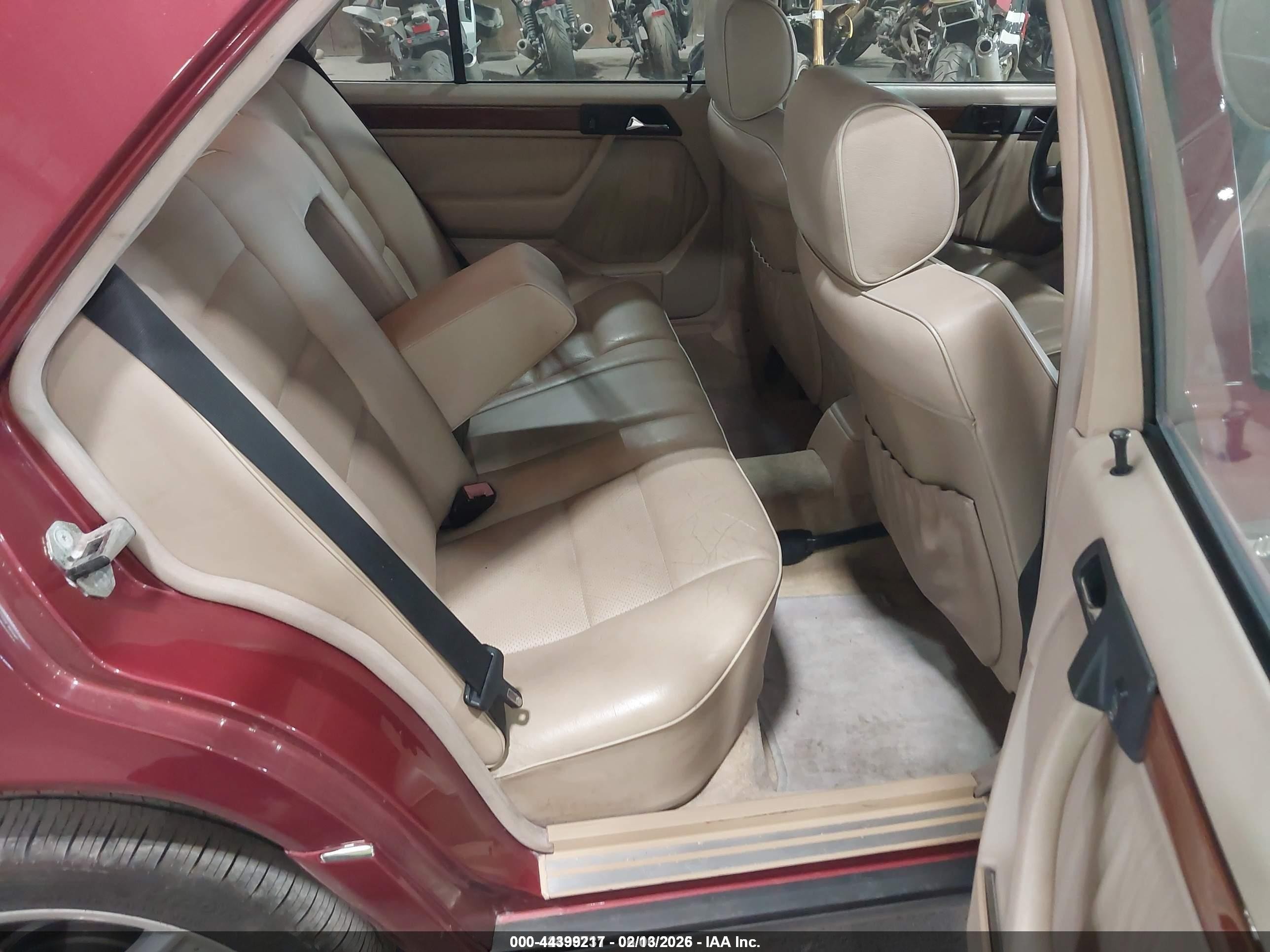 1995 Mercedes-benz E 320 Base/320 Special Red vin: WDBEA32E8SC168207