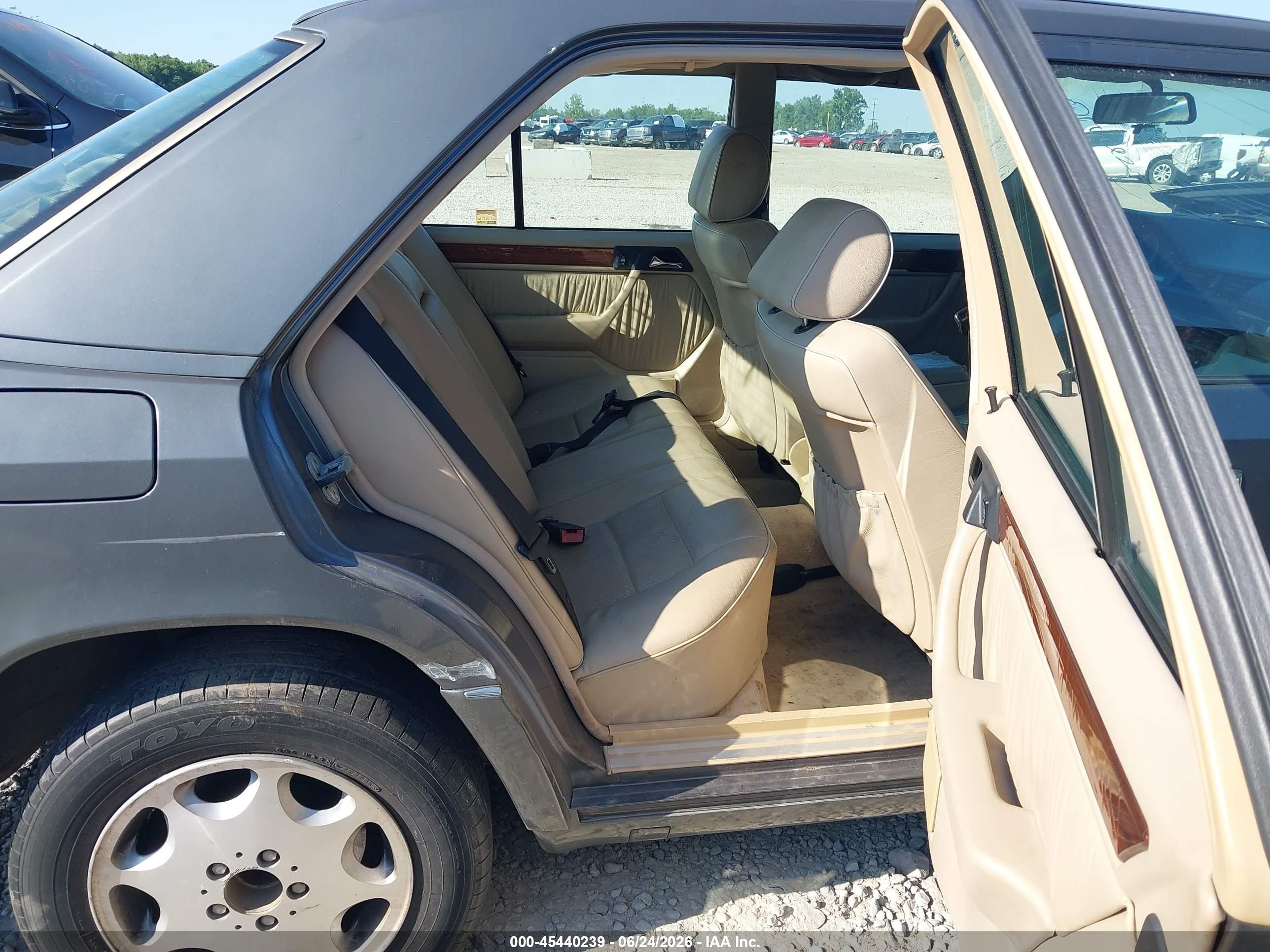 1995 Mercedes-benz E 320 Base/320 Special Gray vin: WDBEA32E8SC205241