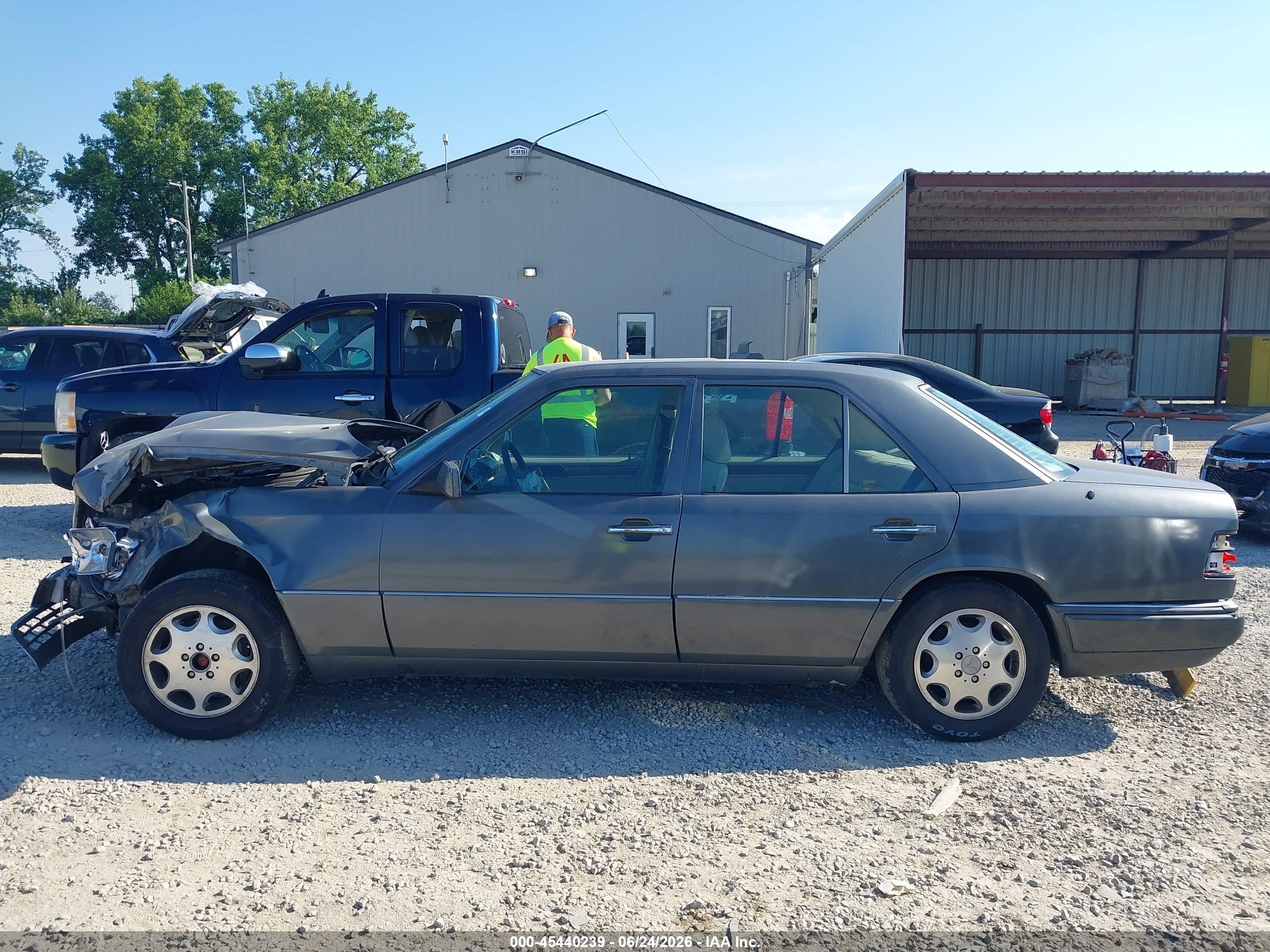 1995 Mercedes-benz E 320 Base/320 Special Gray vin: WDBEA32E8SC205241
