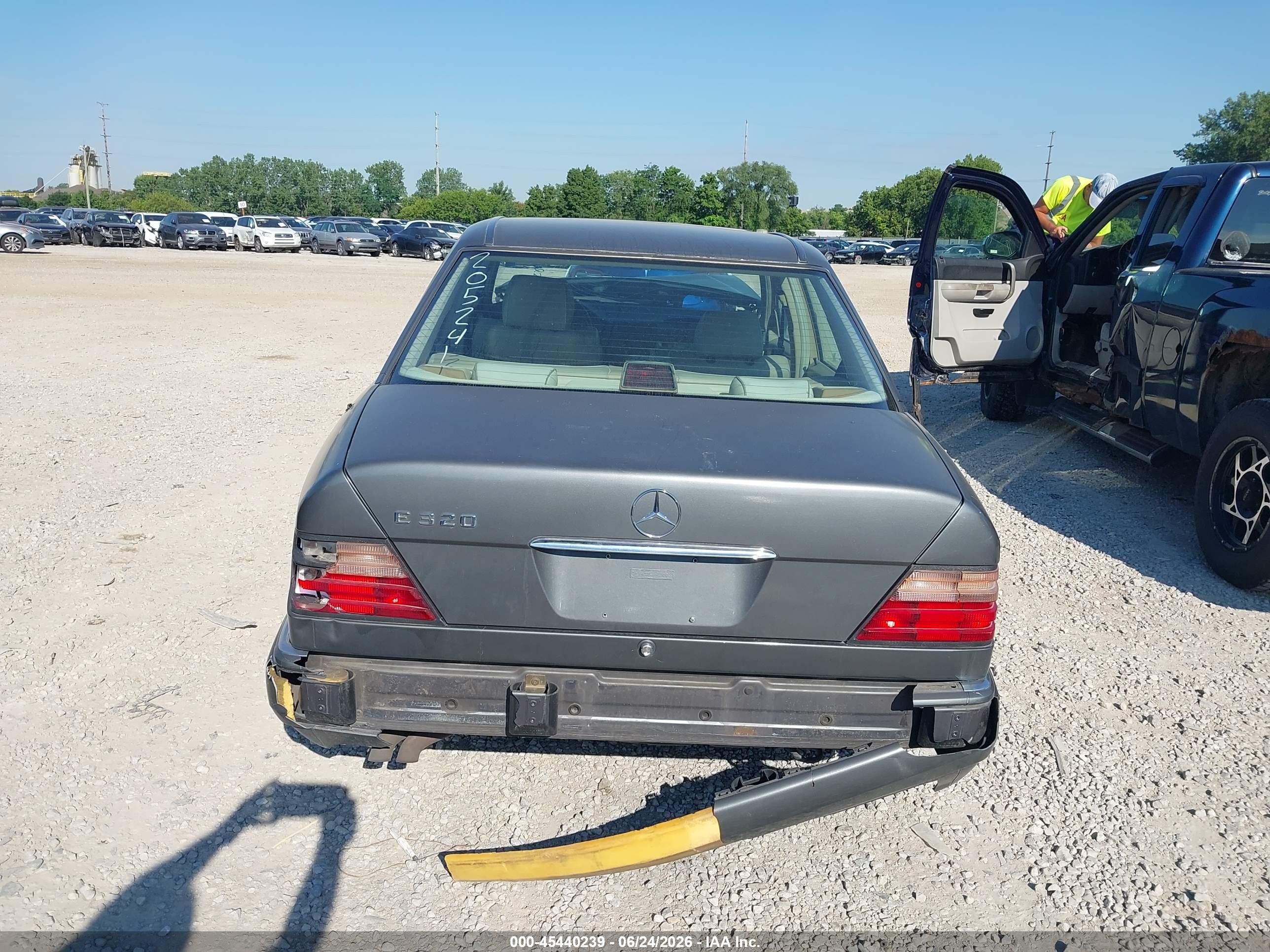 1995 Mercedes-benz E 320 Base/320 Special Gray vin: WDBEA32E8SC205241