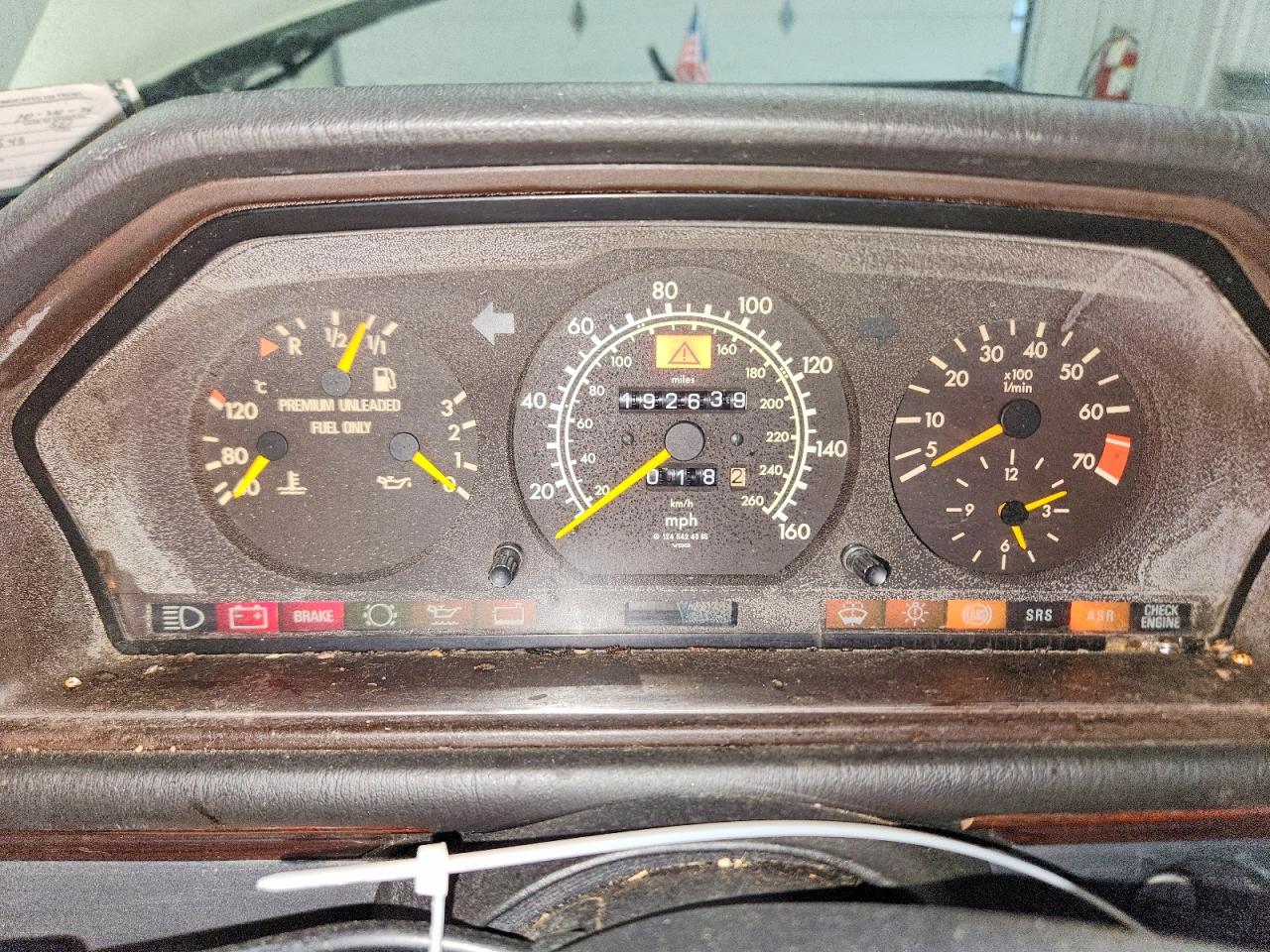 1995 Mercedes-benz E 320 Base Золотой vin: WDBEA32E8SC225845